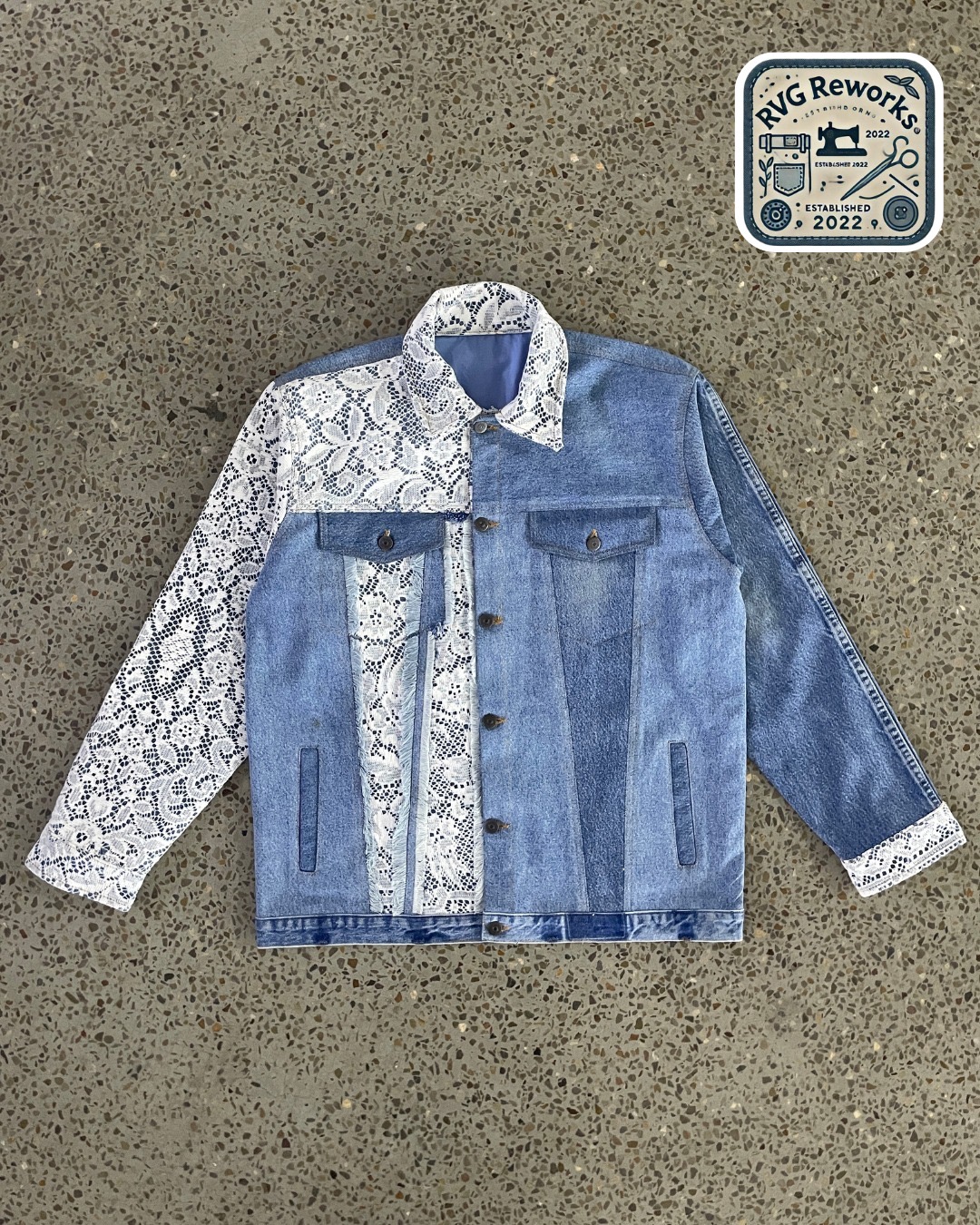 Upcycled Lace-Panel Denimjacke