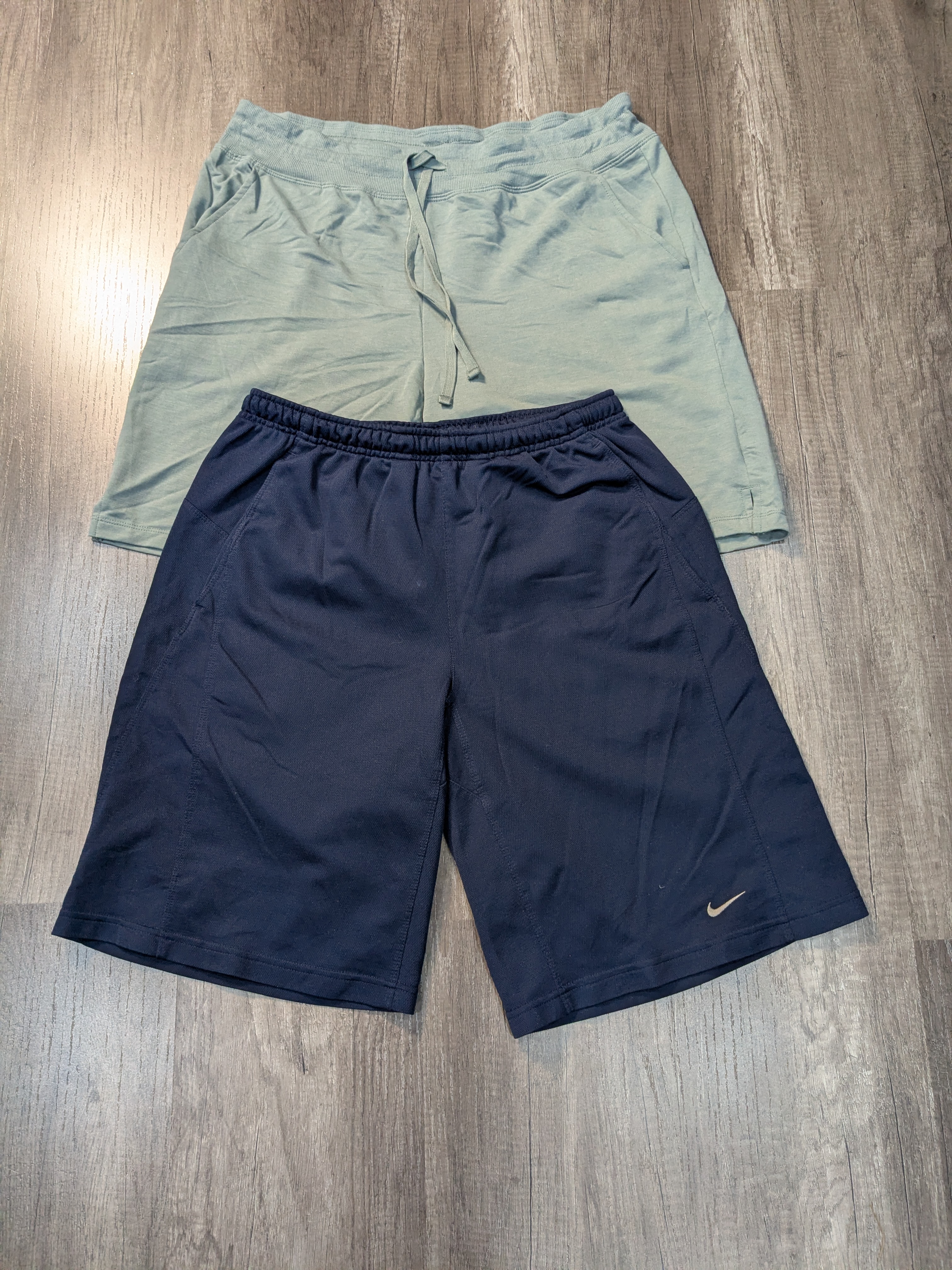 3335 - Nike, Athletic Shorts