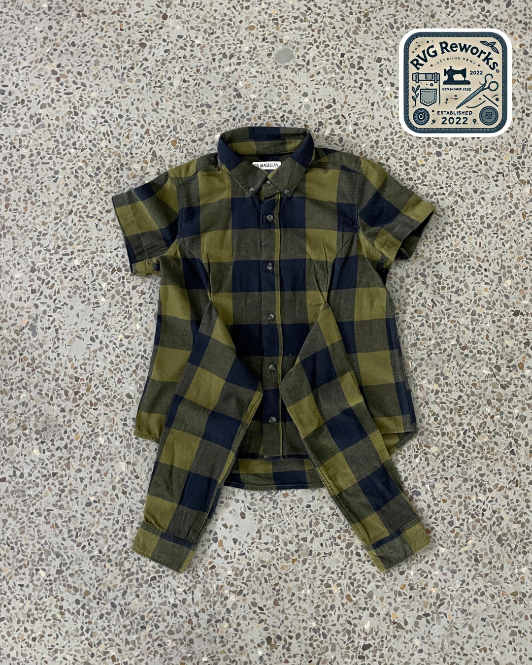 Upcycled Gürtel-Ärmel Hemd