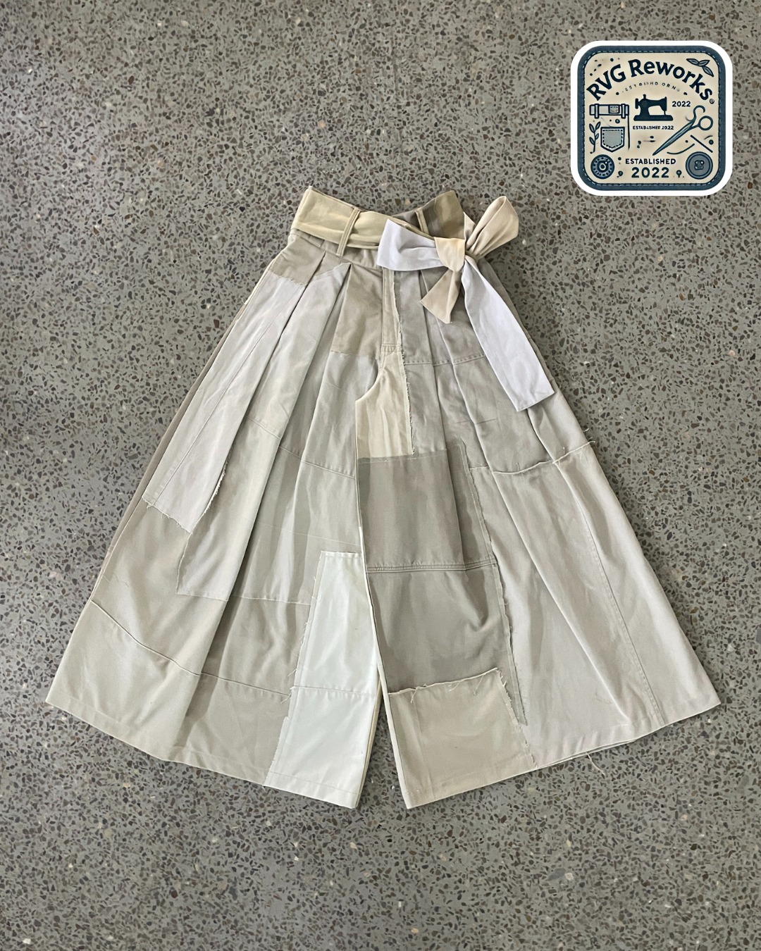 Pantalons larges à panneaux plissés recyclés