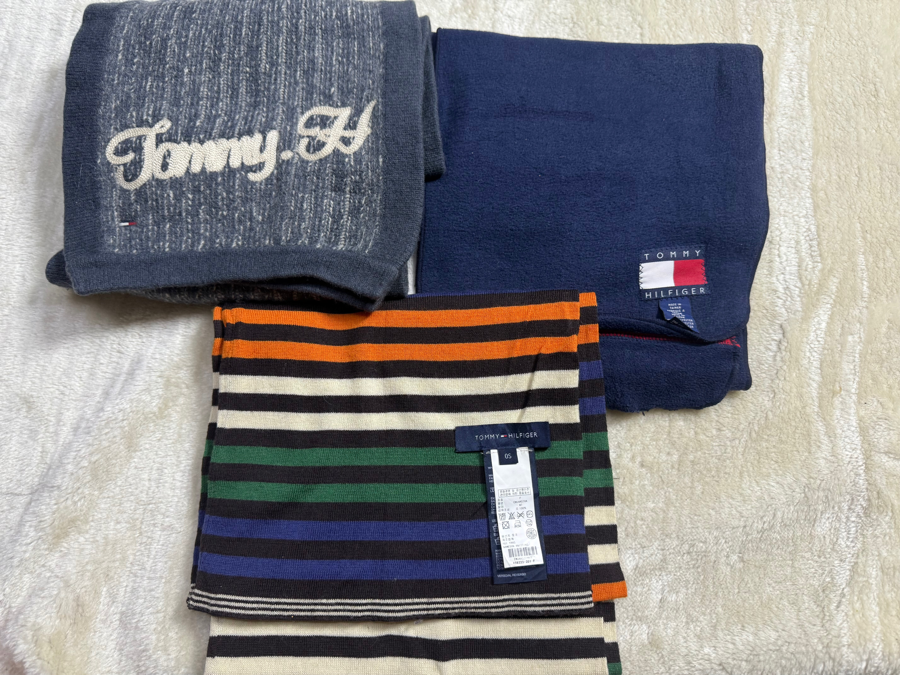 Tommy hilfiger scarves