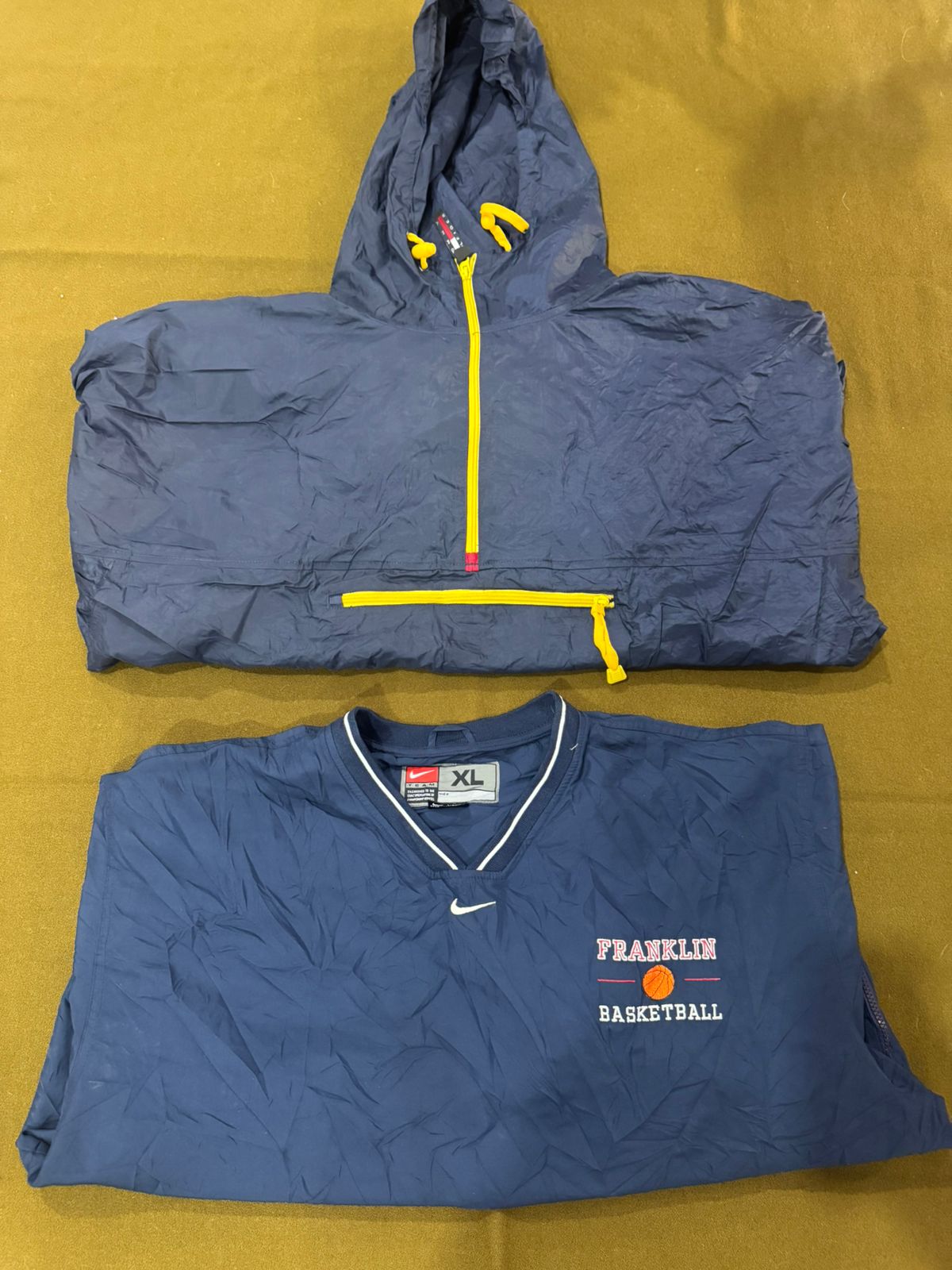 Giubbotti a track misti con marchio