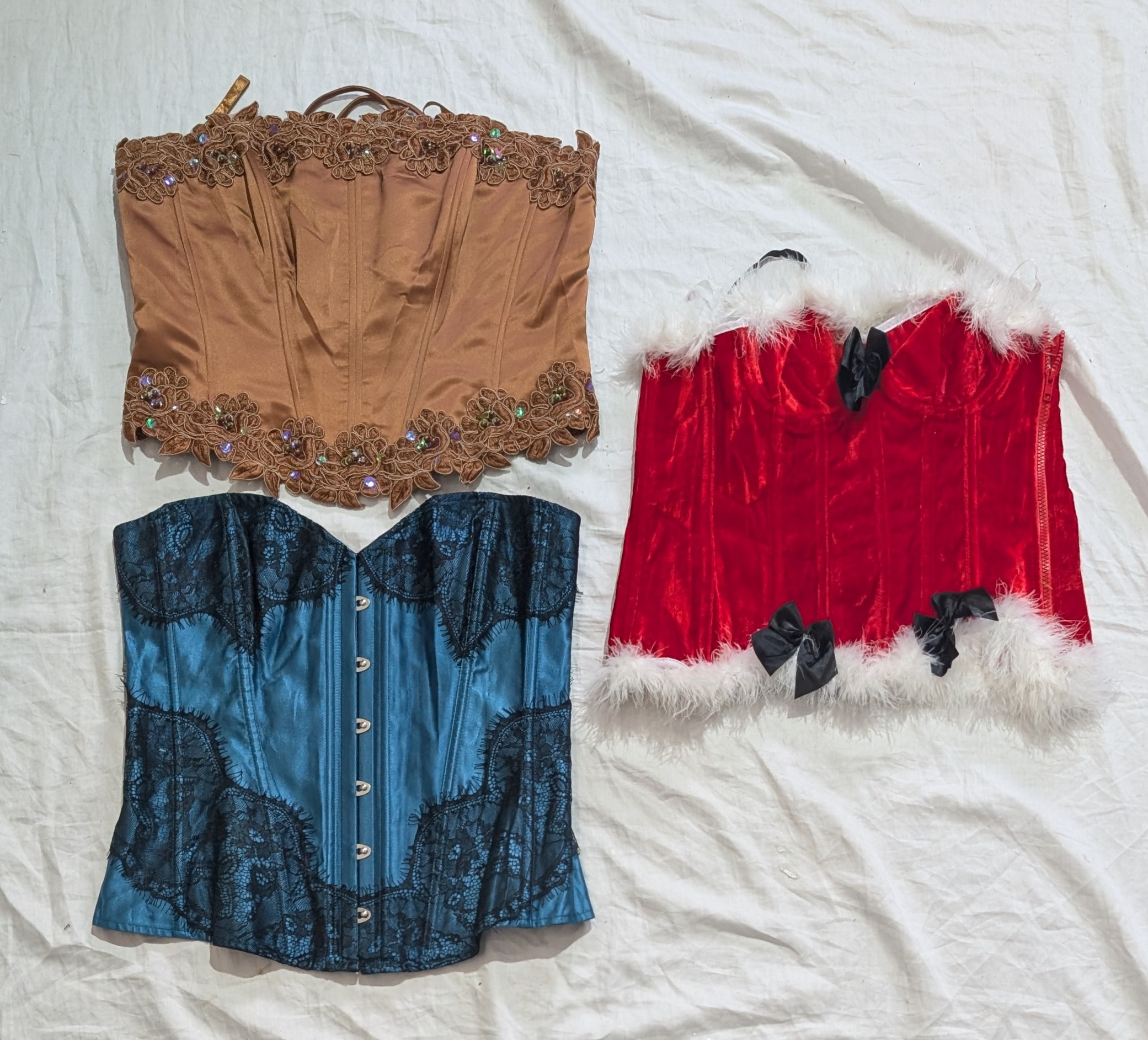 GIVING AWESOME VIBE CORSET