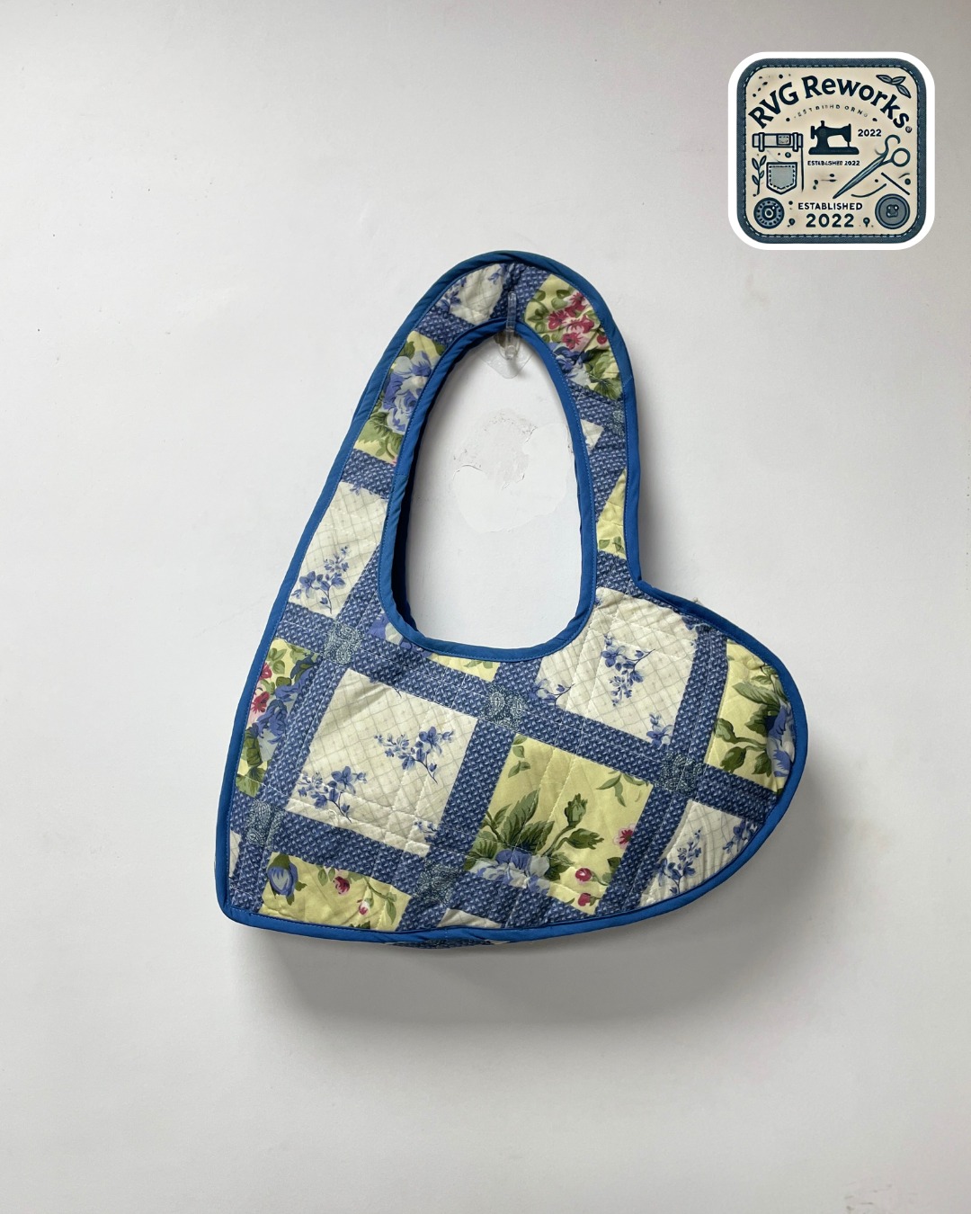 Borsa a tracolla a cuore trapuntata riciclata