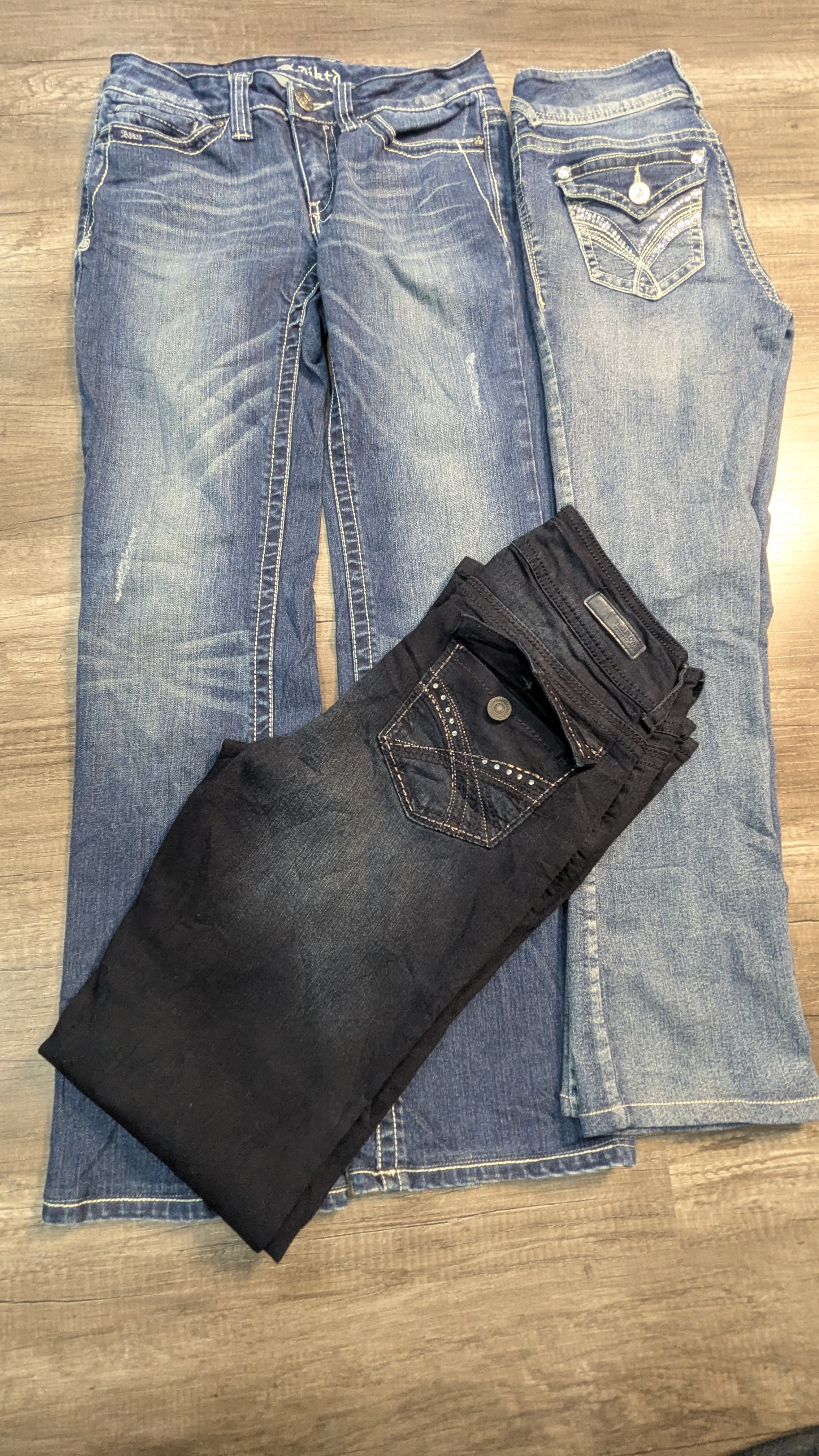 3415 - Jean flare et droit style broderie sans marque