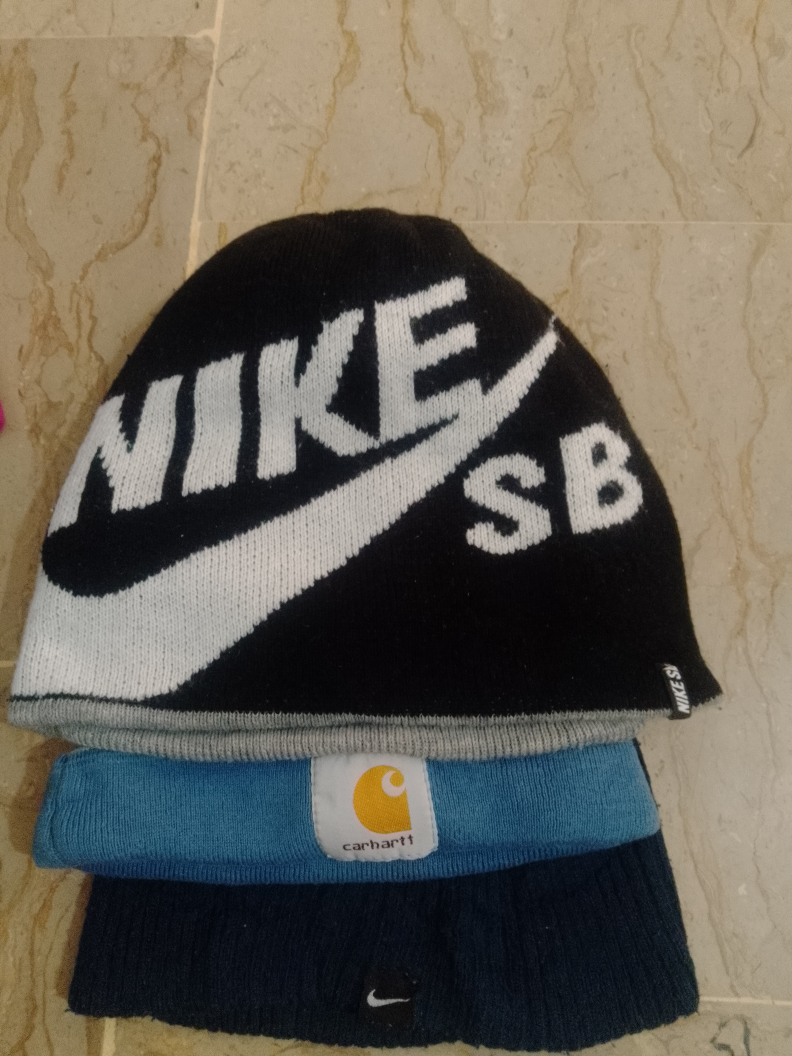 6 pcs Carhartt Nike & mixed brands beanies