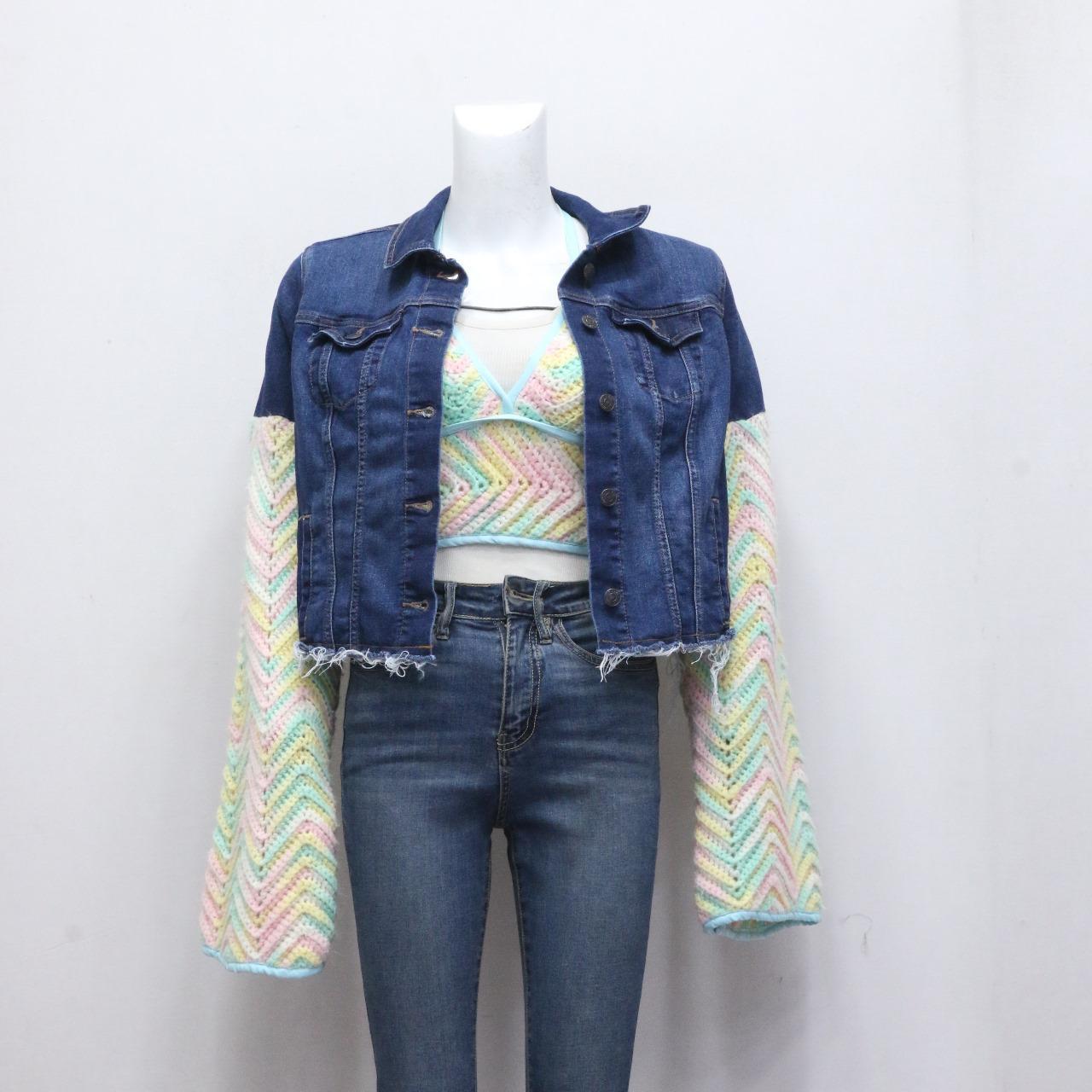 CR61192 Upcycled Crochet-Sleeve Denim-Jacke