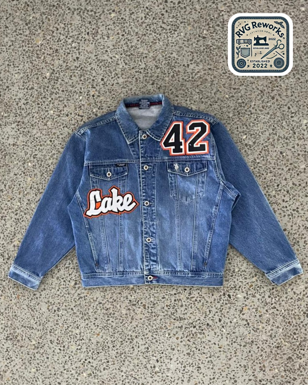 Upcycled Varsity Patch Denimjacke