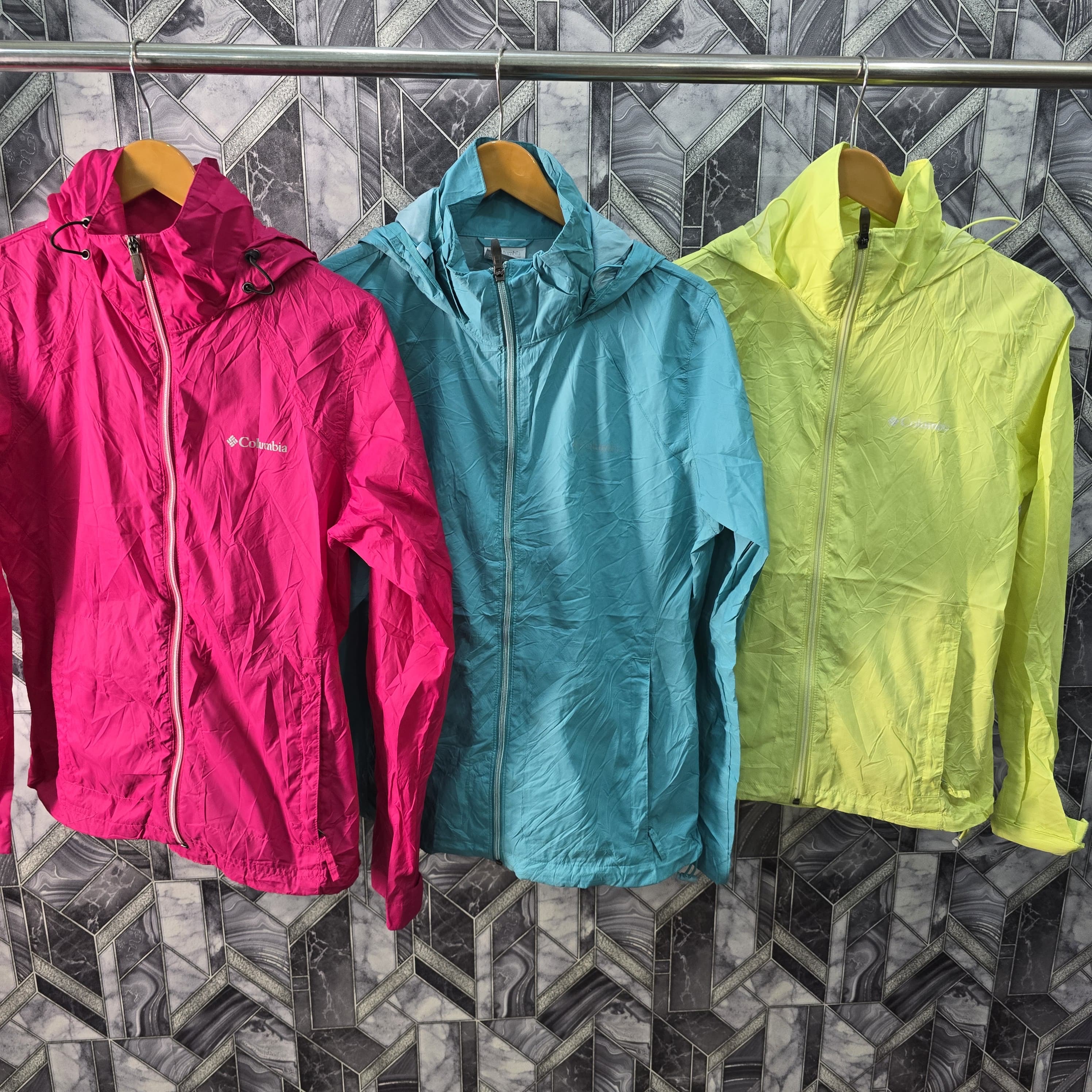 AV-0845 Columbia Windbreak