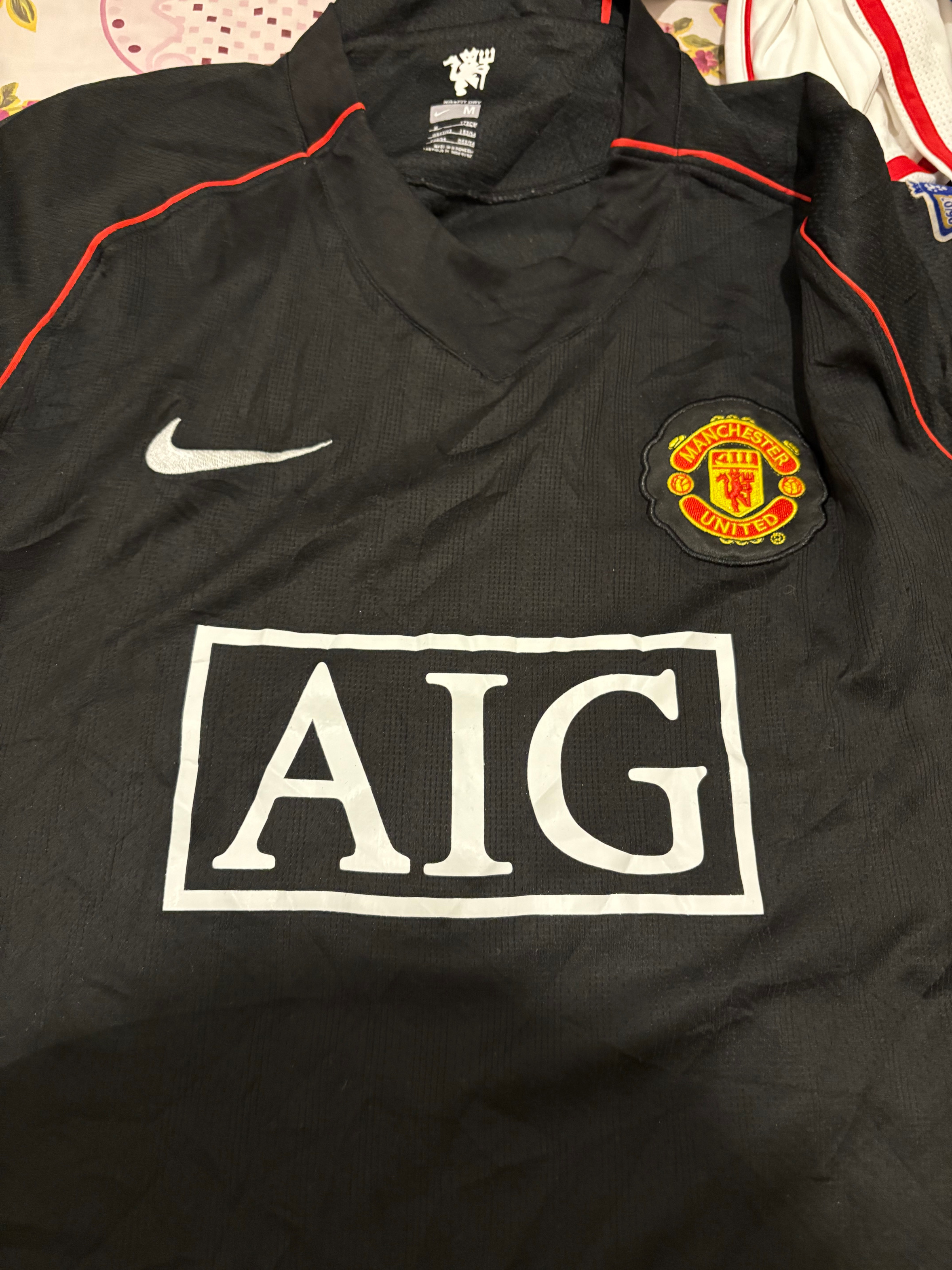 Echte Fußballtrikots