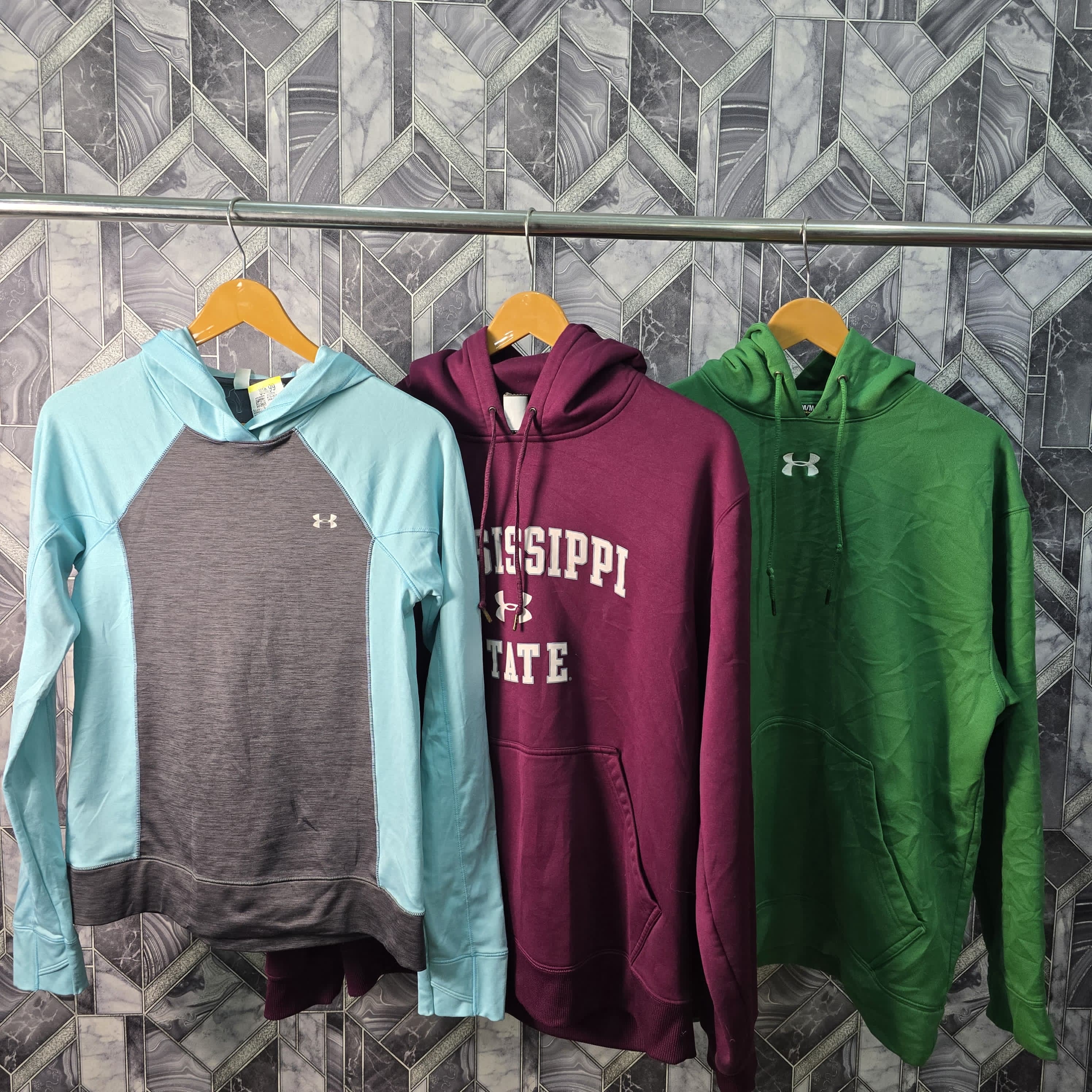 AV-0868 Under Armour Hoodies