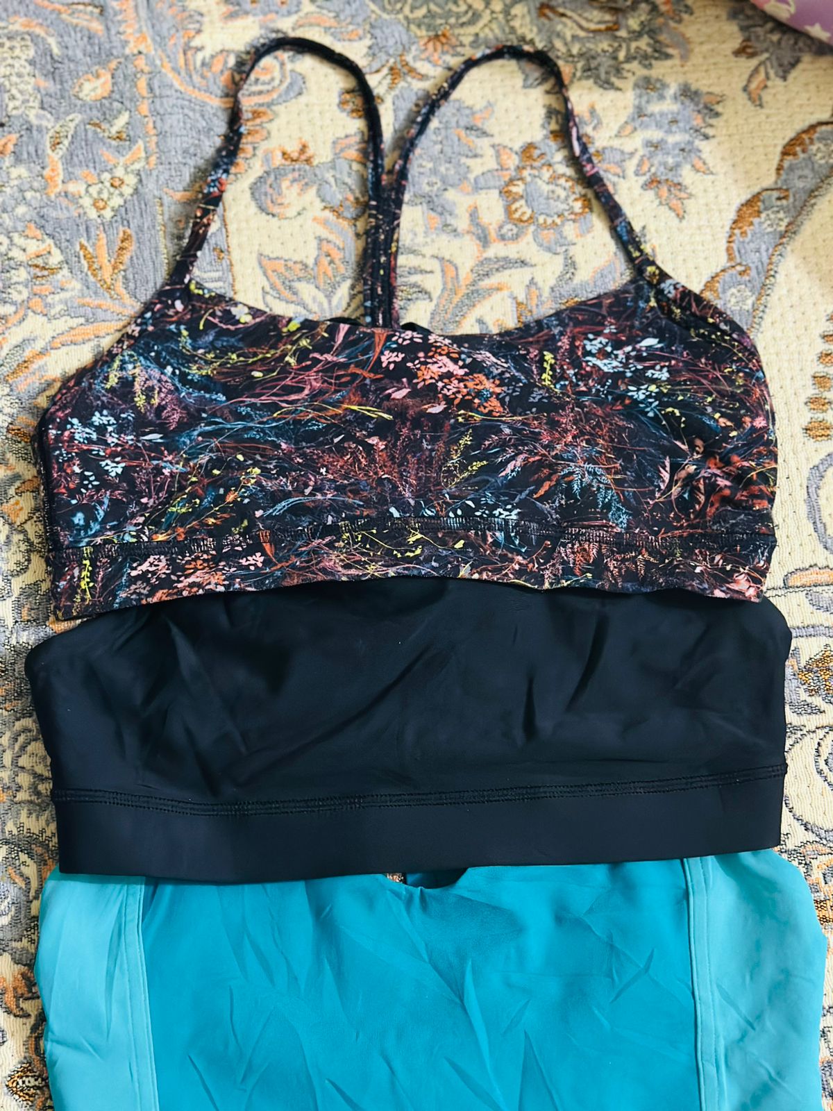 「Lululemon タンクトップ」