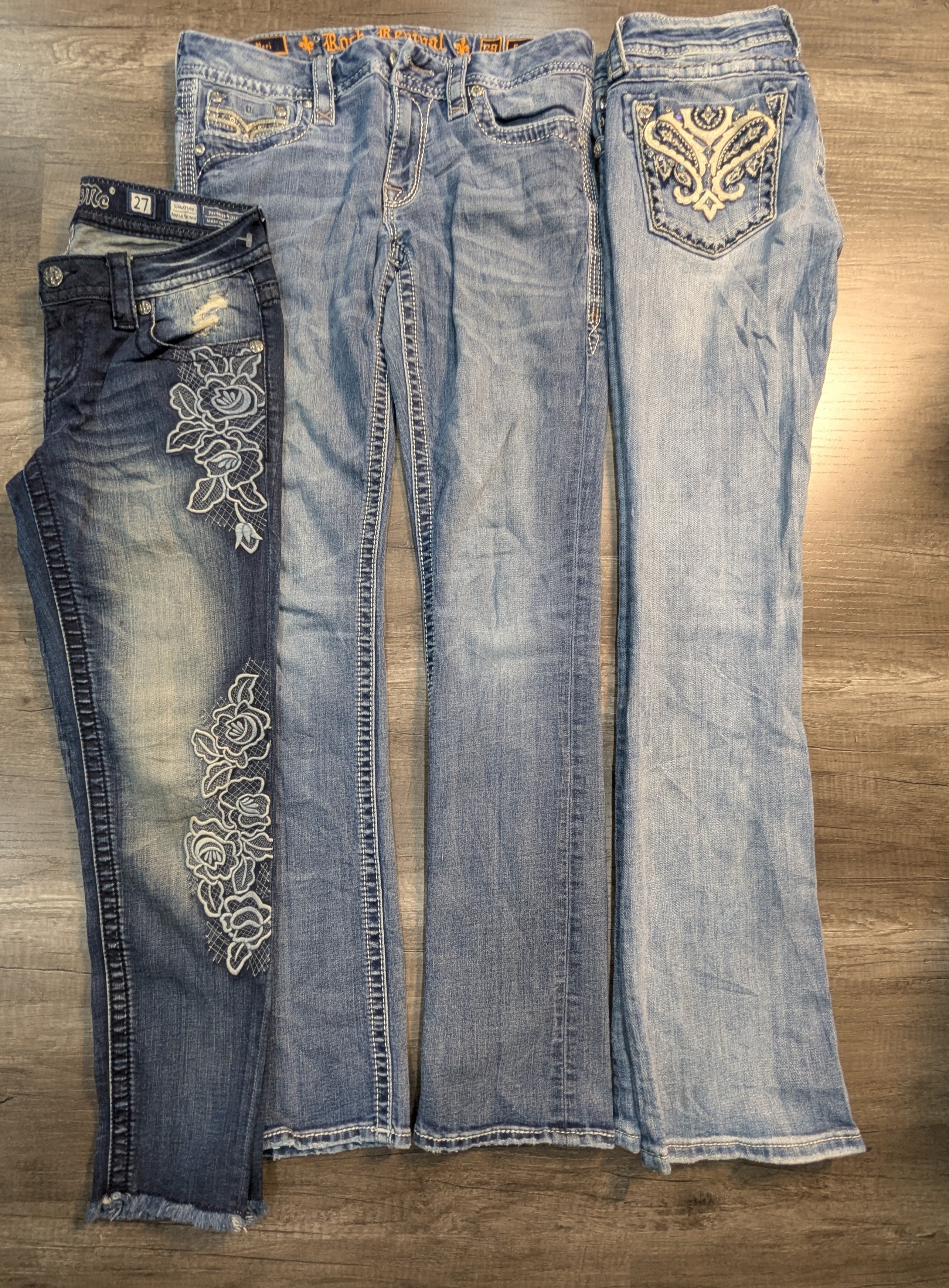 3560 - Miss me, Rock Revival Straight and Flare Jeans