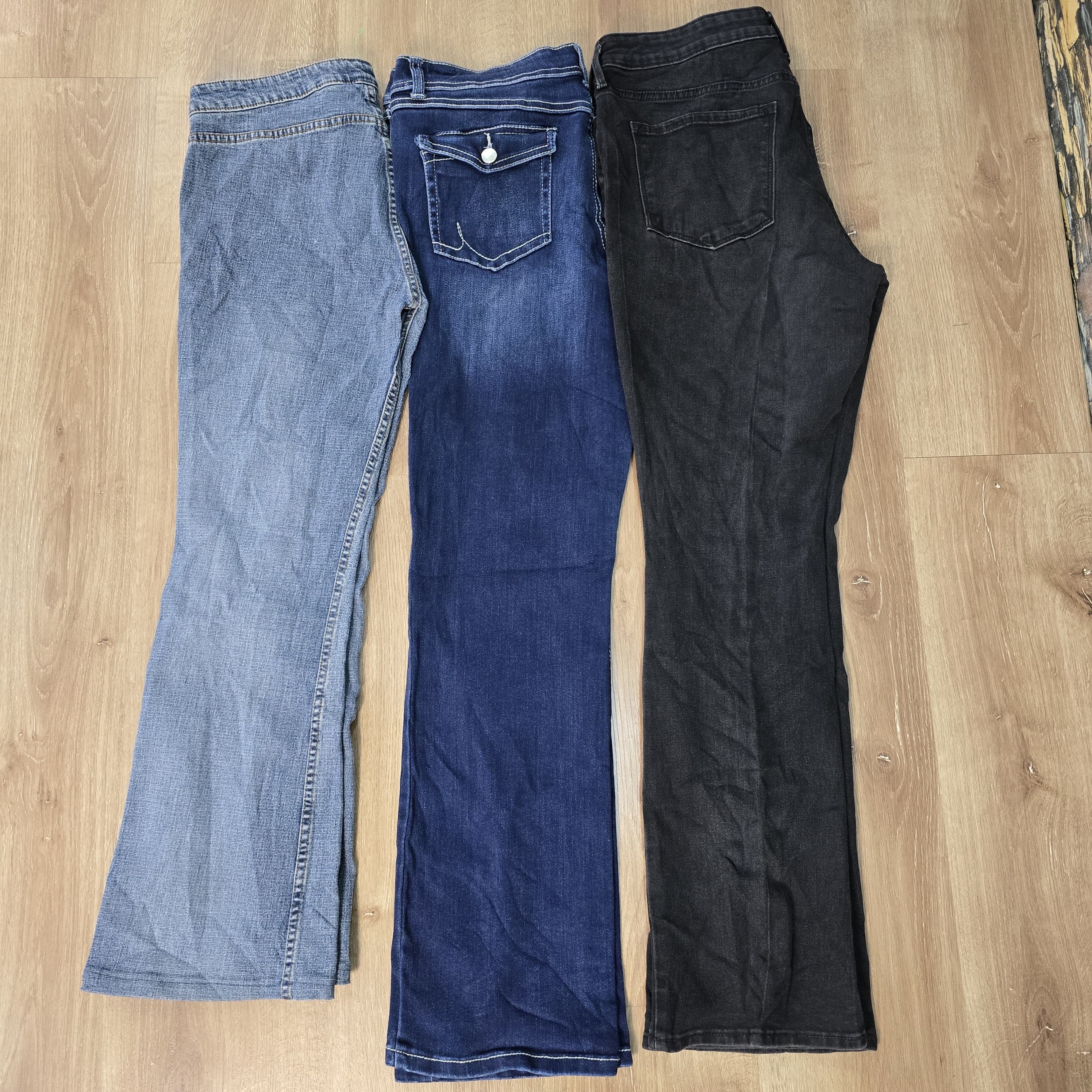 AV-0886 Unbranded Flare Jeans