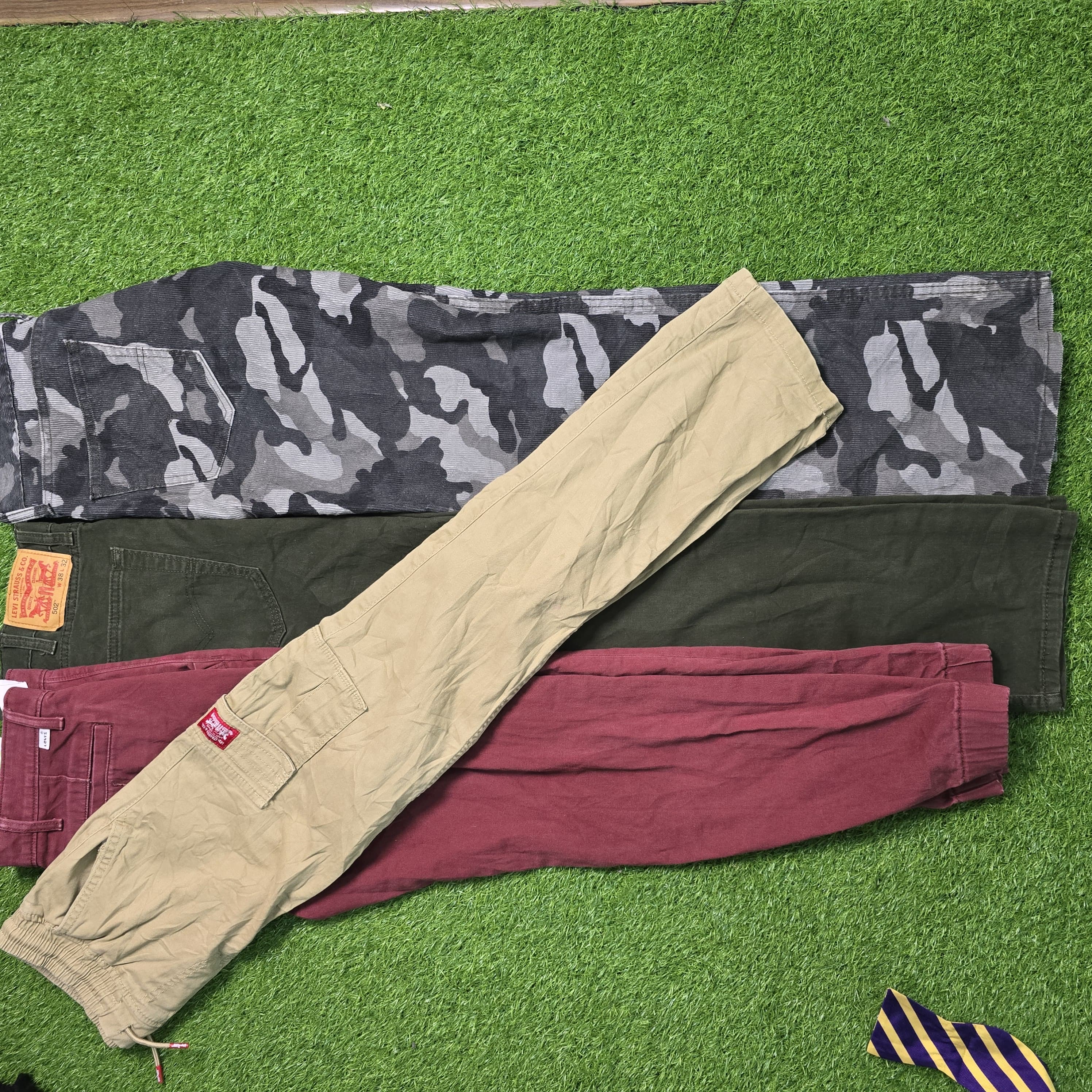 AV-0889 Levi’s Mix Pants