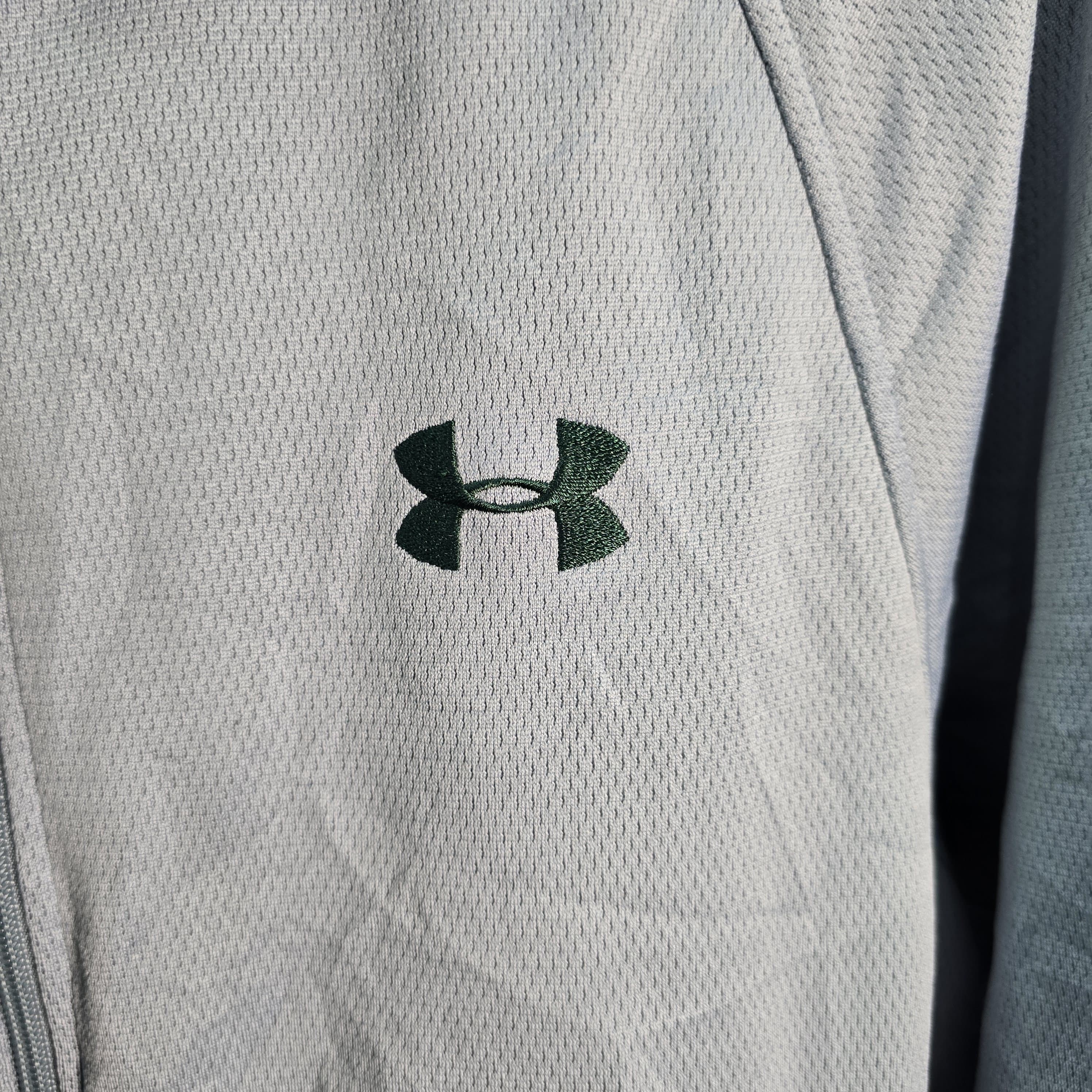 Chaquetas Under Armour AV-0895