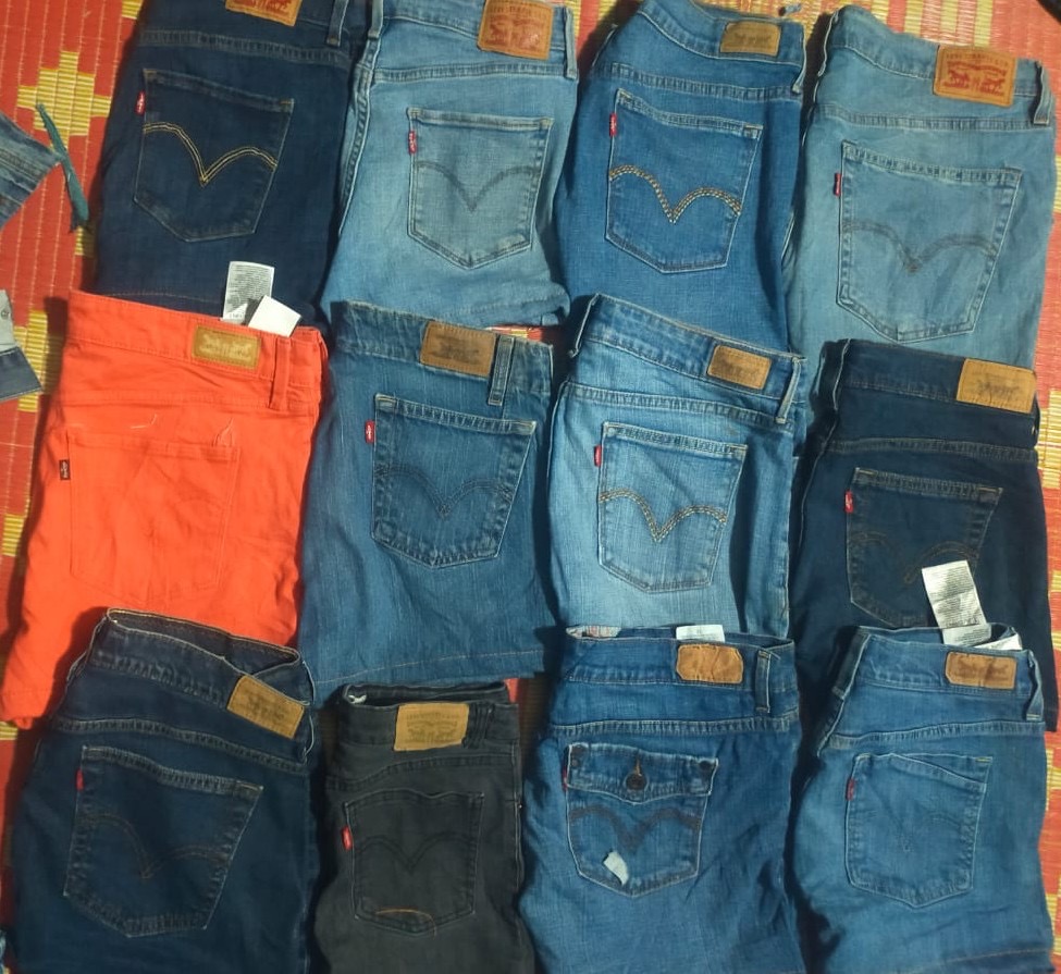 LEVI'S SHORTS (ID 1252)