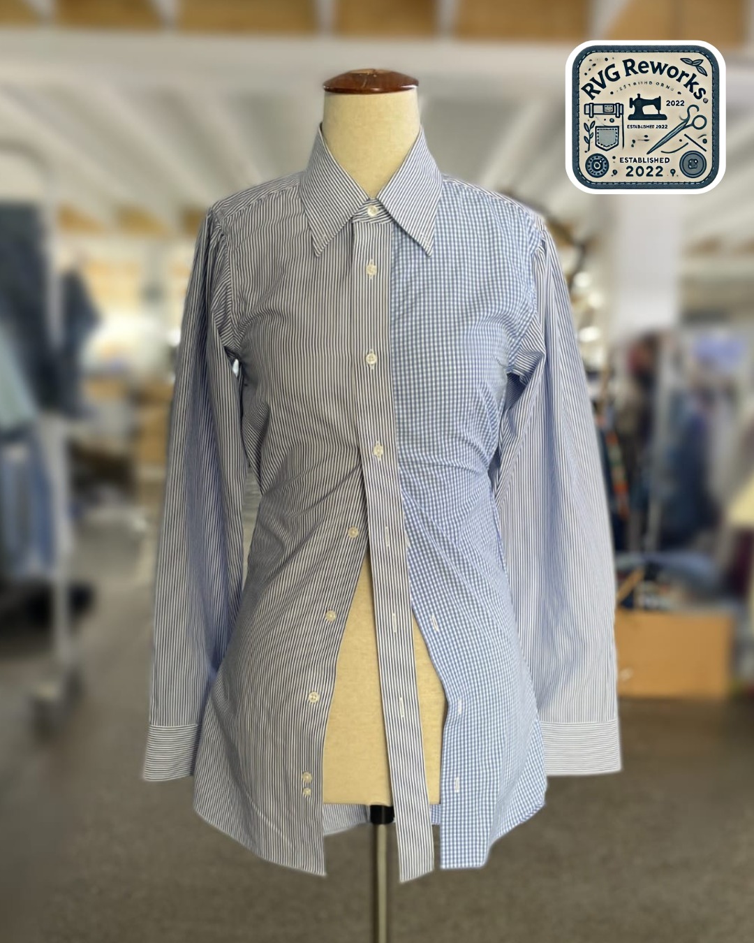 Camicia a bottoni con pannelli divisi riciclati