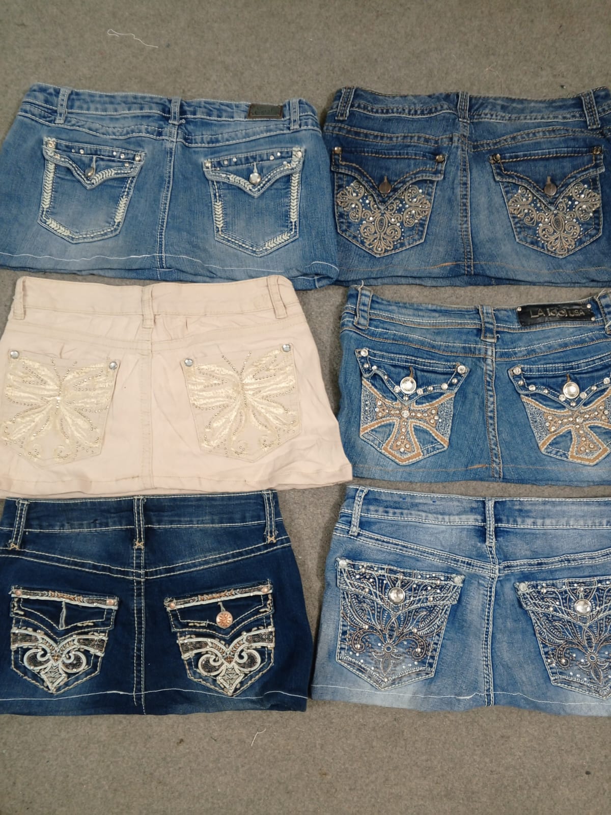 Jupes mini en denim upcyclées Y2K embellies pour f..