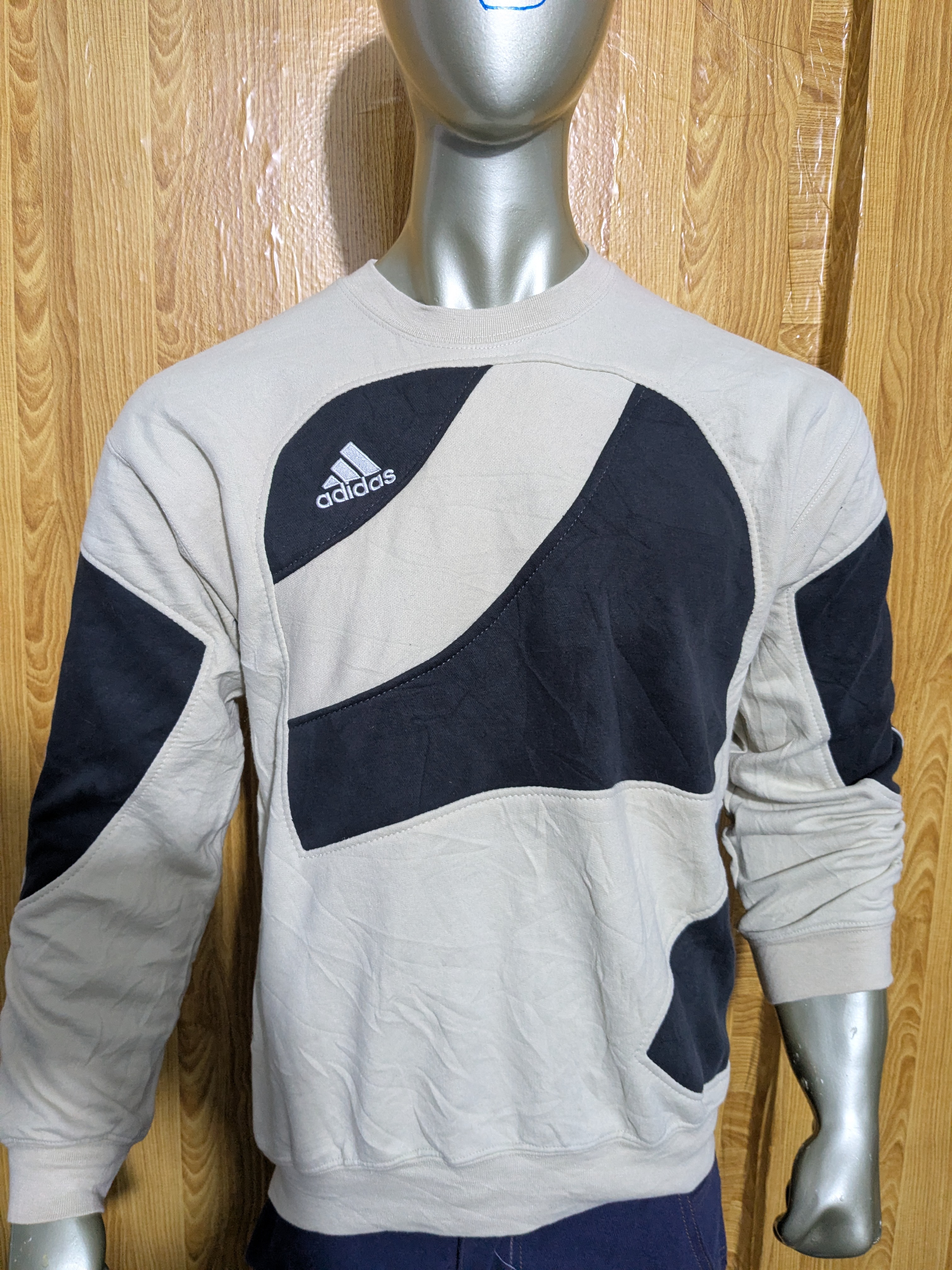 Upcycle Adidas sweatshirt