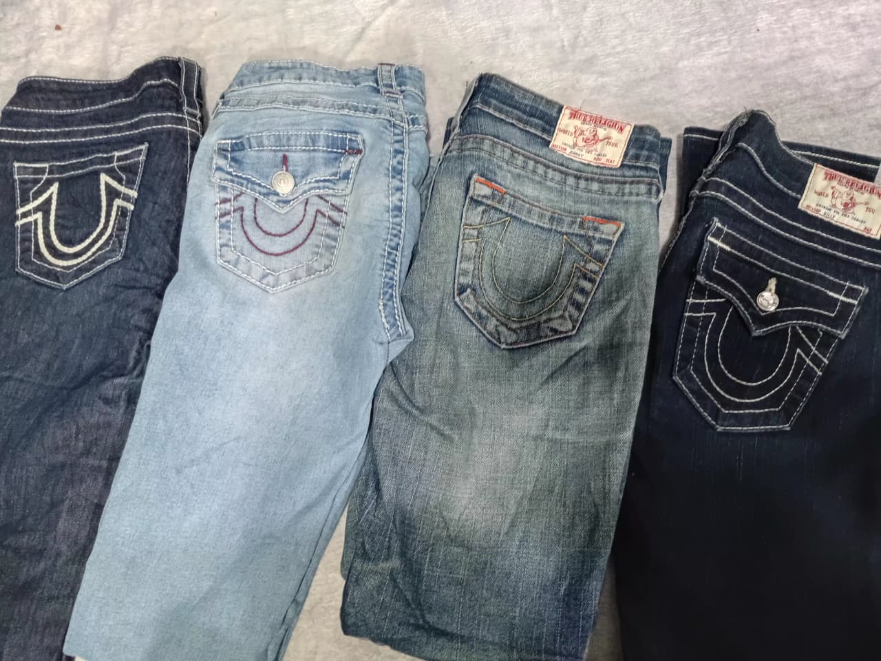 CR6618 True Religion Flare & Straight Jeans