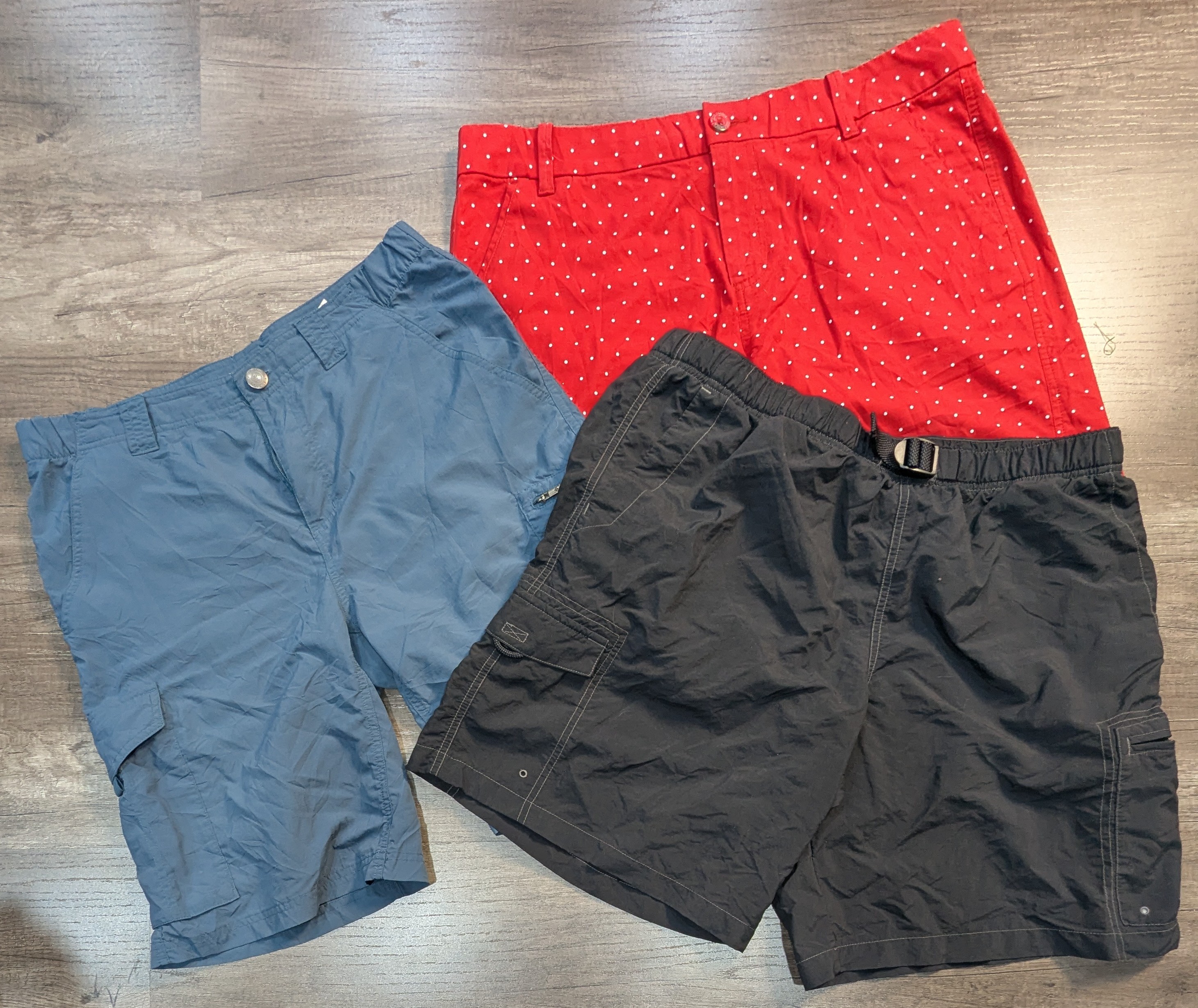 3846 - Columbia, Patagonia Shorts