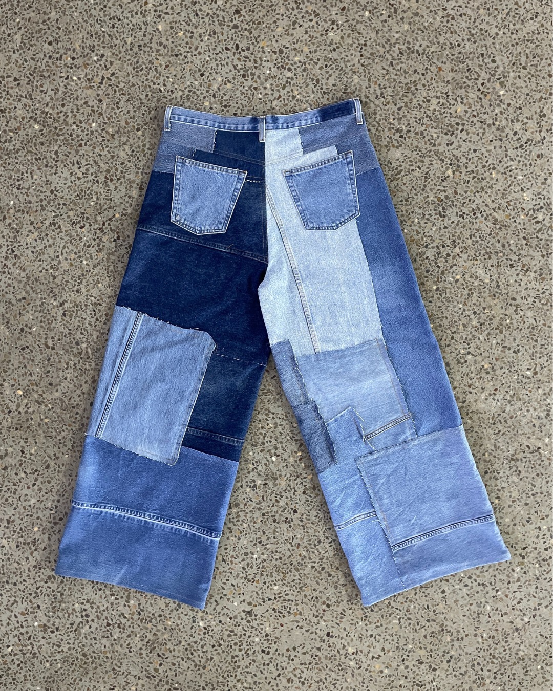 Pantalons en denim à larges jambes en patchwork recyclé