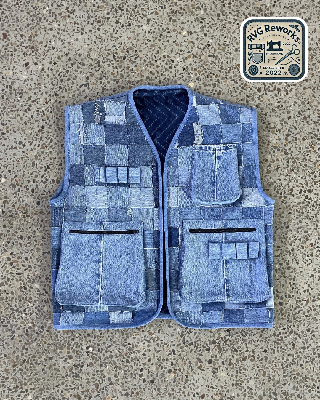 Colete Utilitário em Denim Patchwork Reciclado