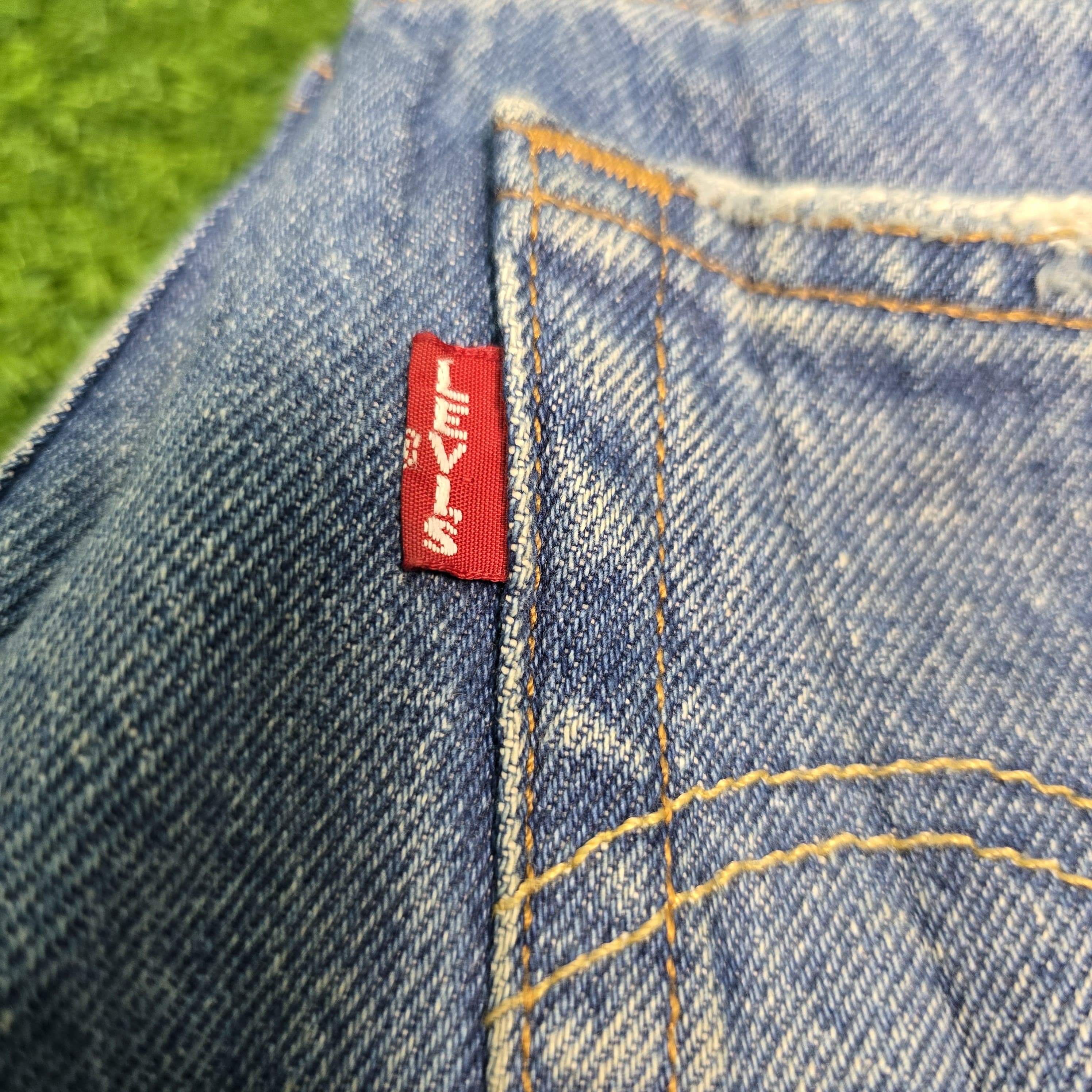 AV-1005 Levi’s Ladies Denim Short