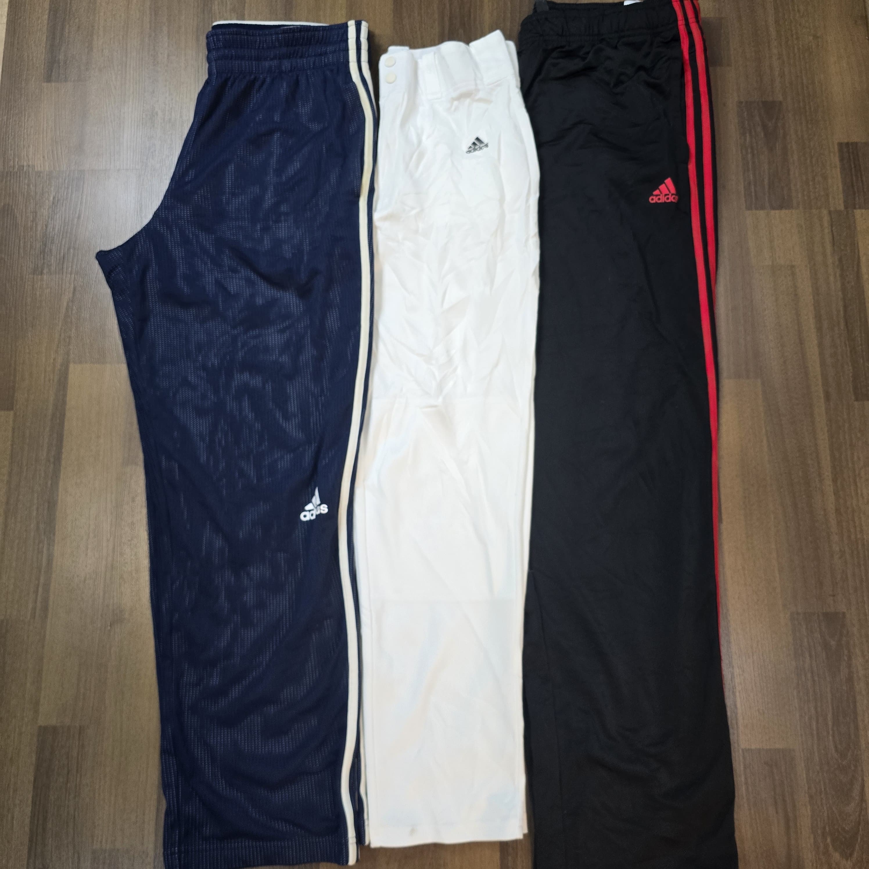 AV-1008 pantalón de chándal Adidas