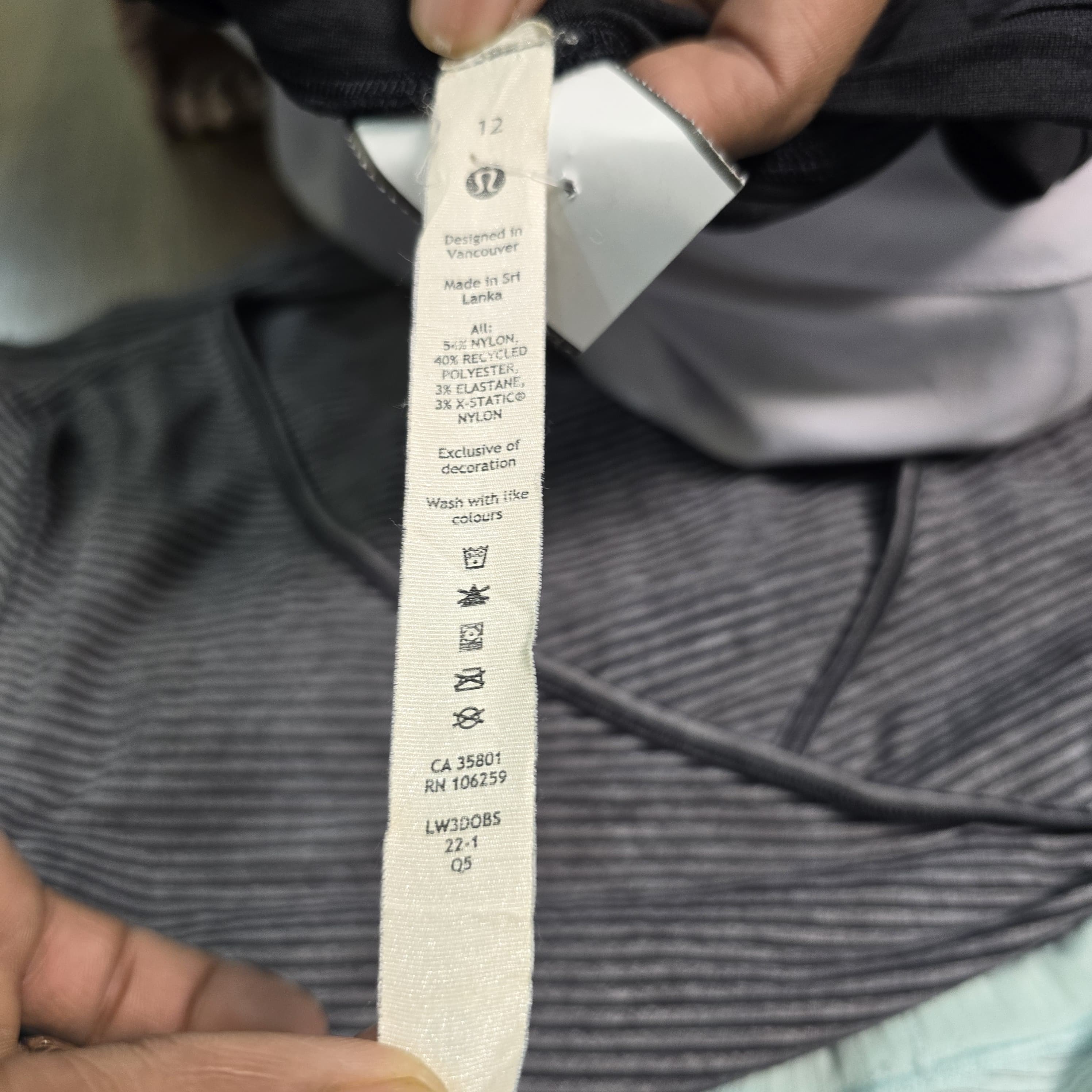 AV-1011 Lululemon l/s T-shirt