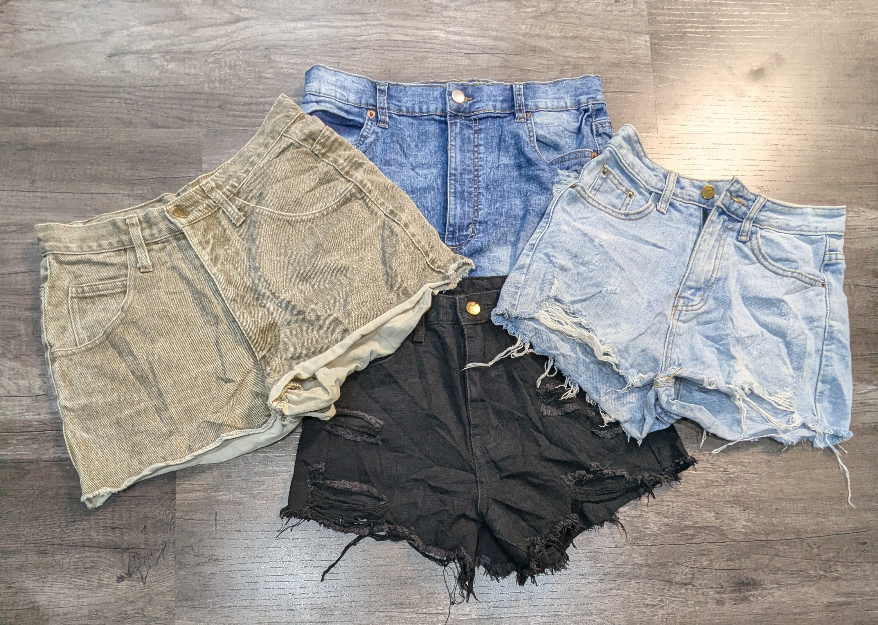 3913 - Divided, Y2K Style Denim Shorts