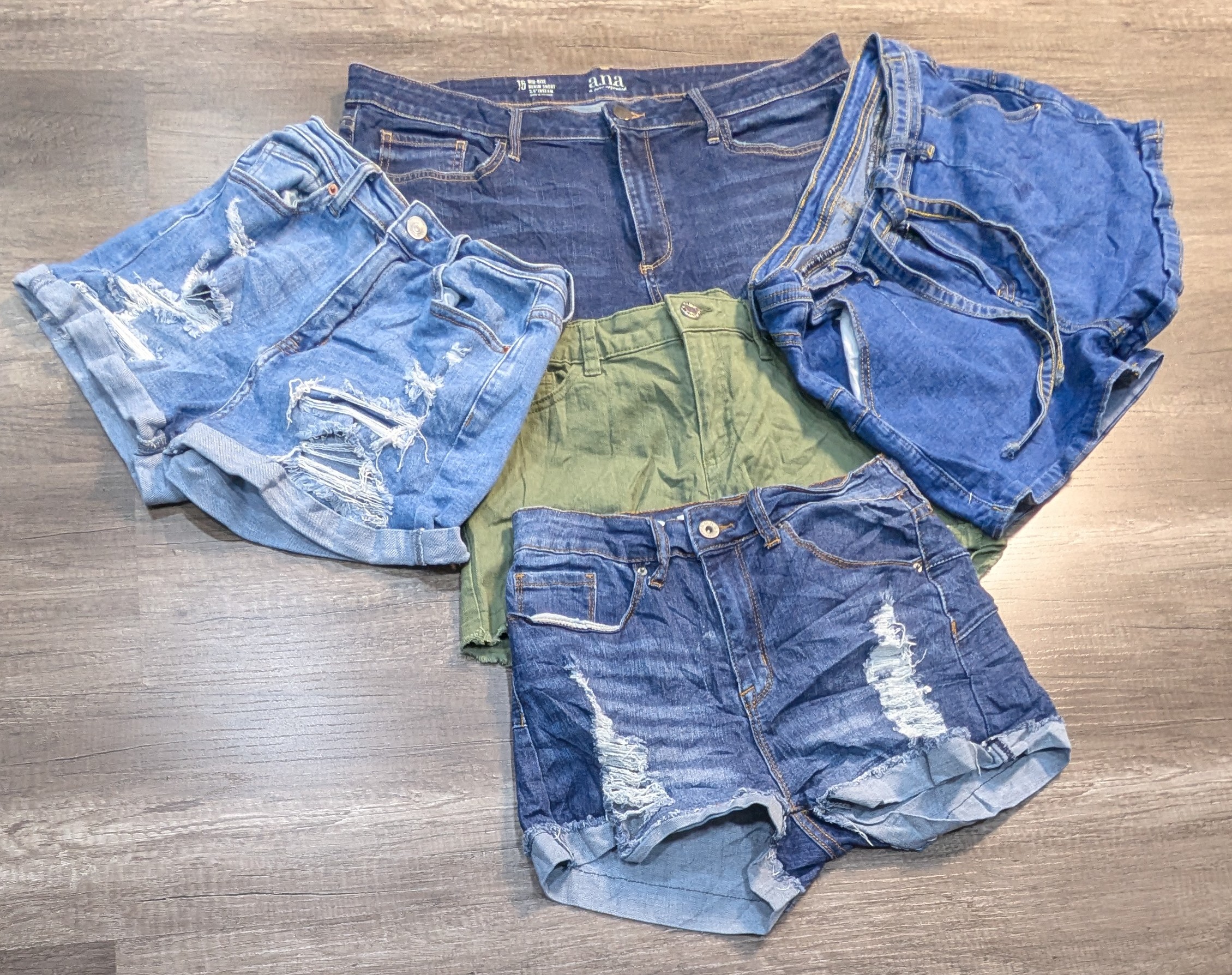 3927 - Old Navy, H&M , Pantaloni Corti in Stile Y2..