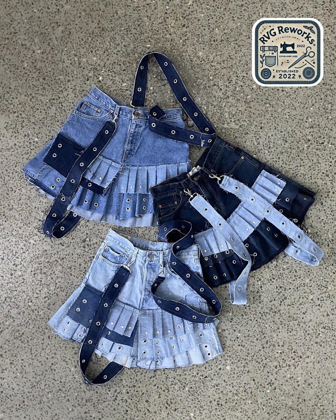 Gonna mini in denim riciclato con cinturino