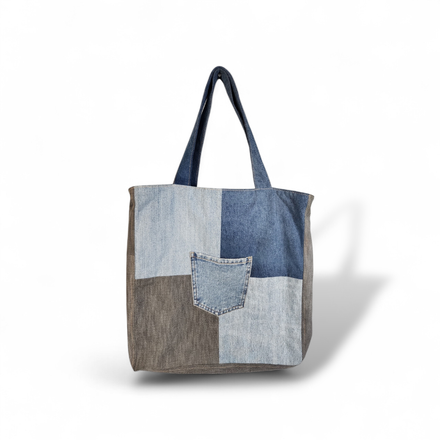 BOLSA DE TOTE EM JEANS RECICLADO