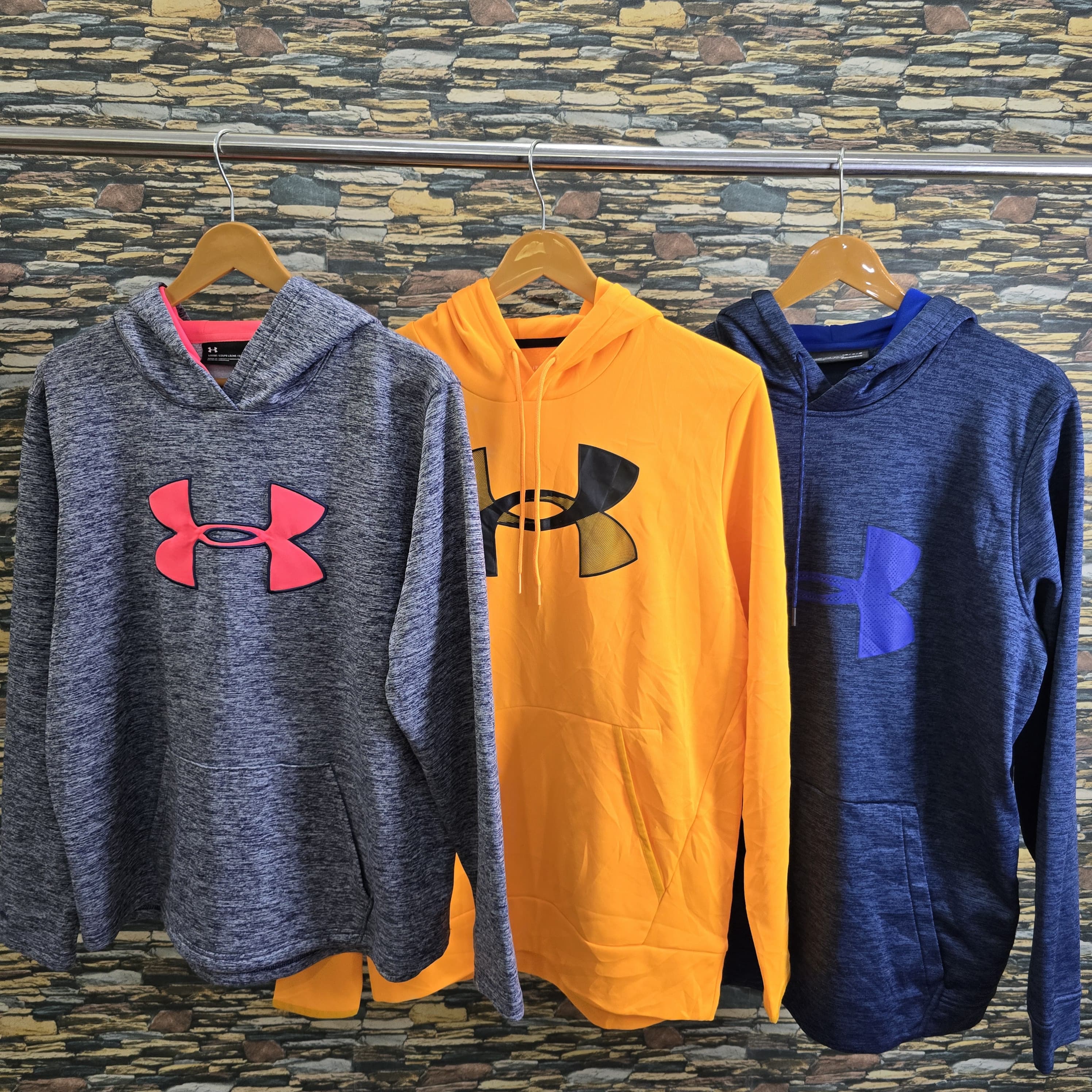 AV-1018 Under Armour Hoodies