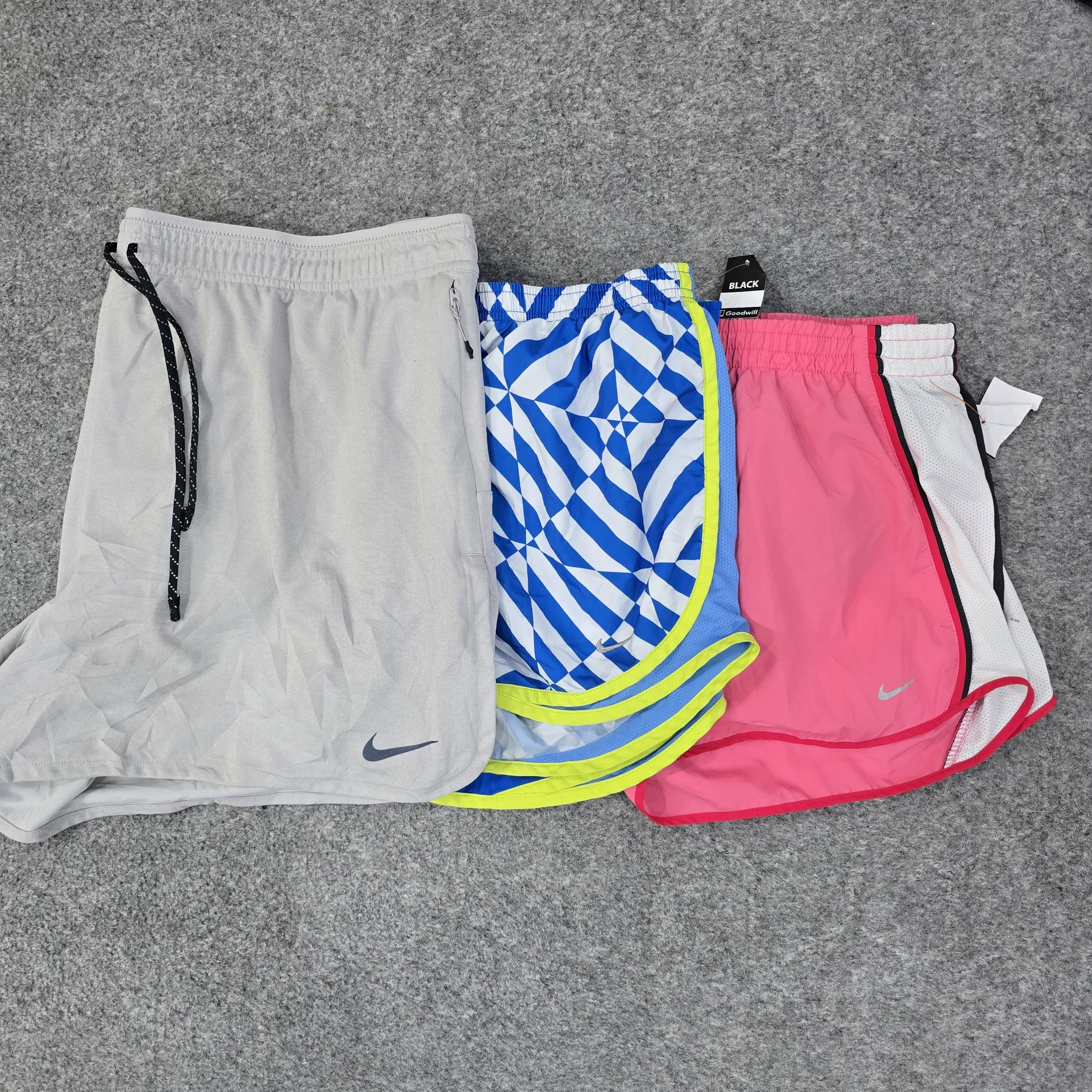 AV-1023 Nike Ladies Short