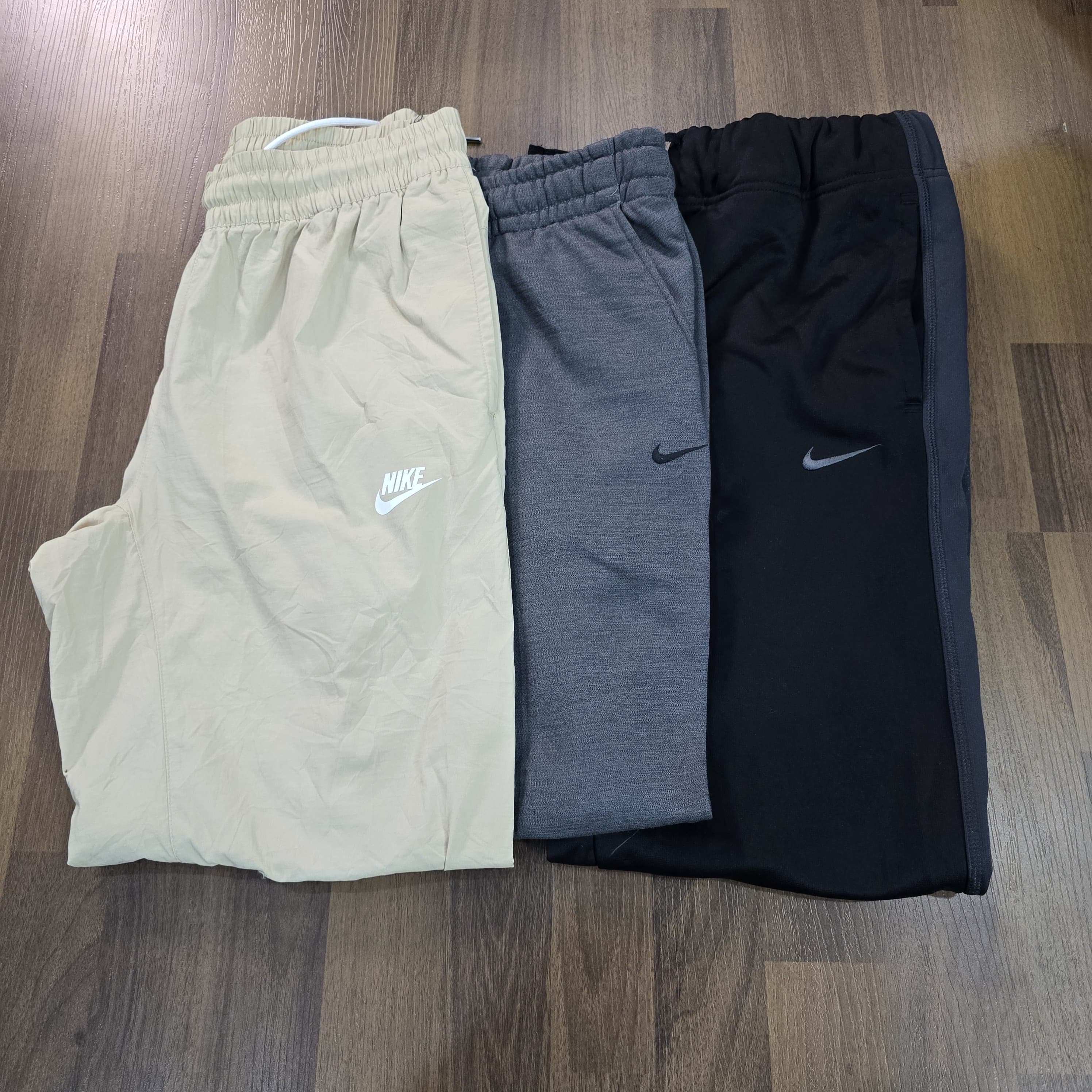 AV-1040 Nike Track Pants
