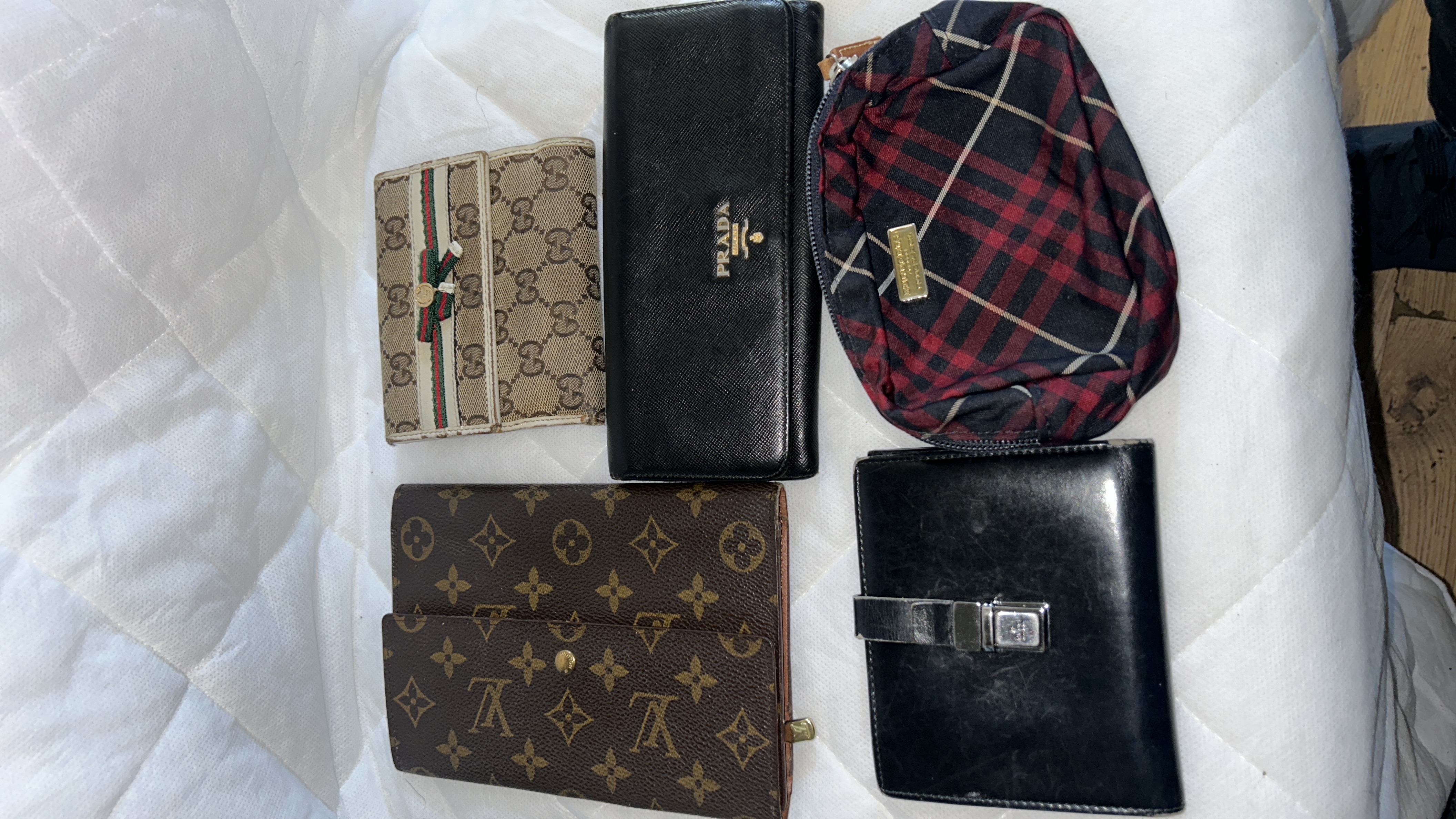 Portefeuilles / Pochettes Louis Vuitton