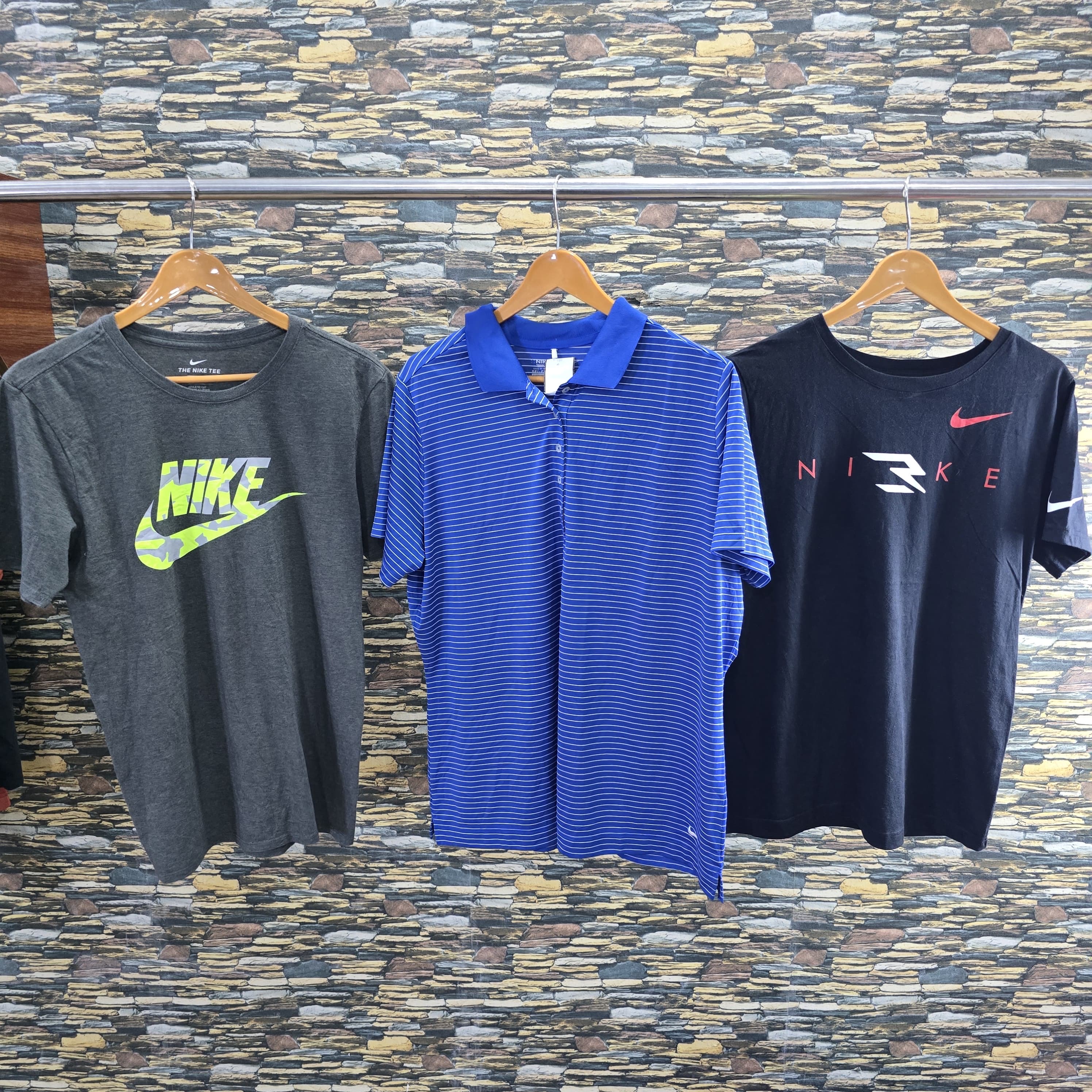 AV-1056 Nike T-shirt