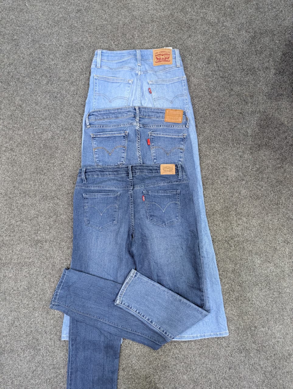 ZV1966 Ladies Levi’s Jeans