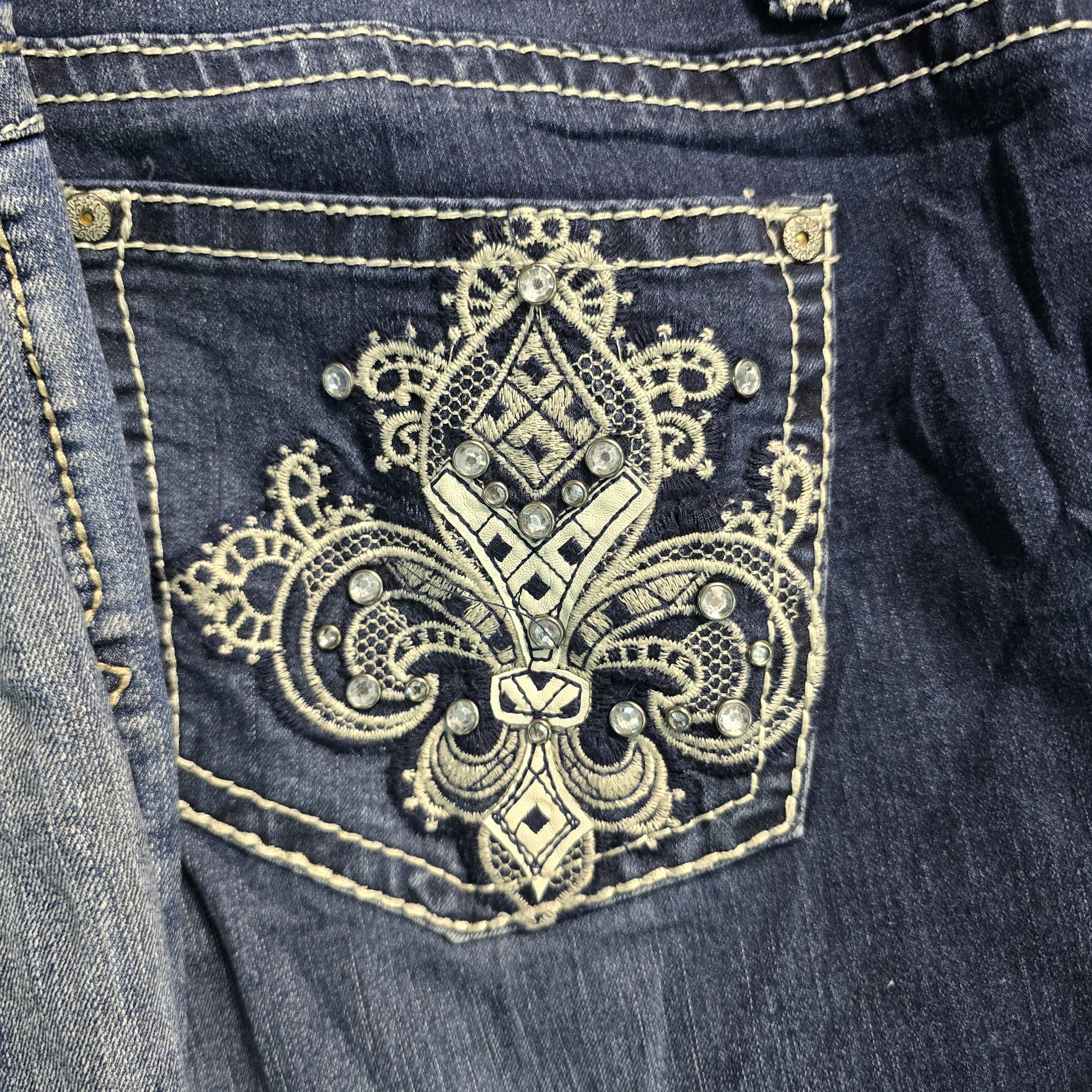 AV-1080 Y2K Style Capri