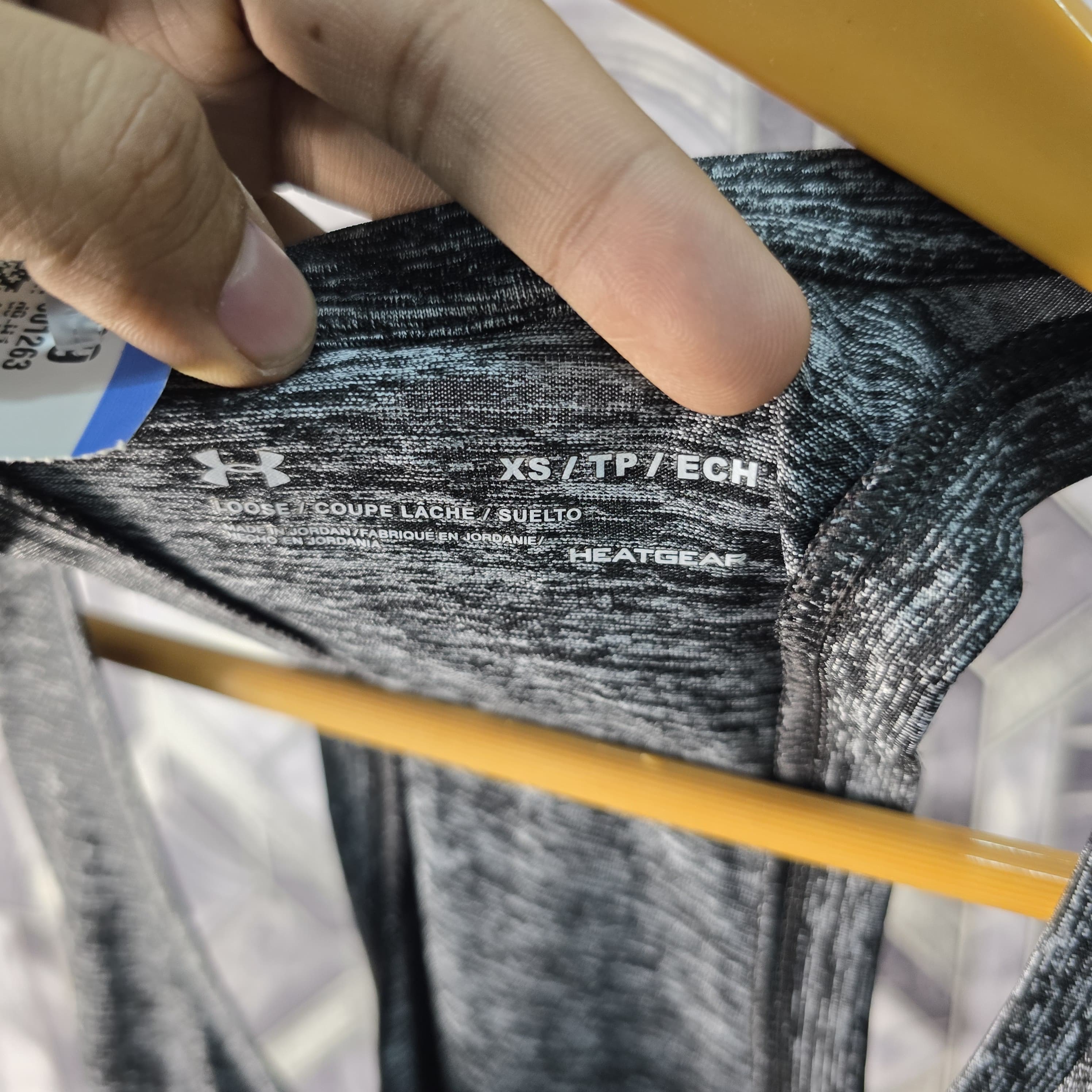 AV-1081 Under Armour Tank Tops