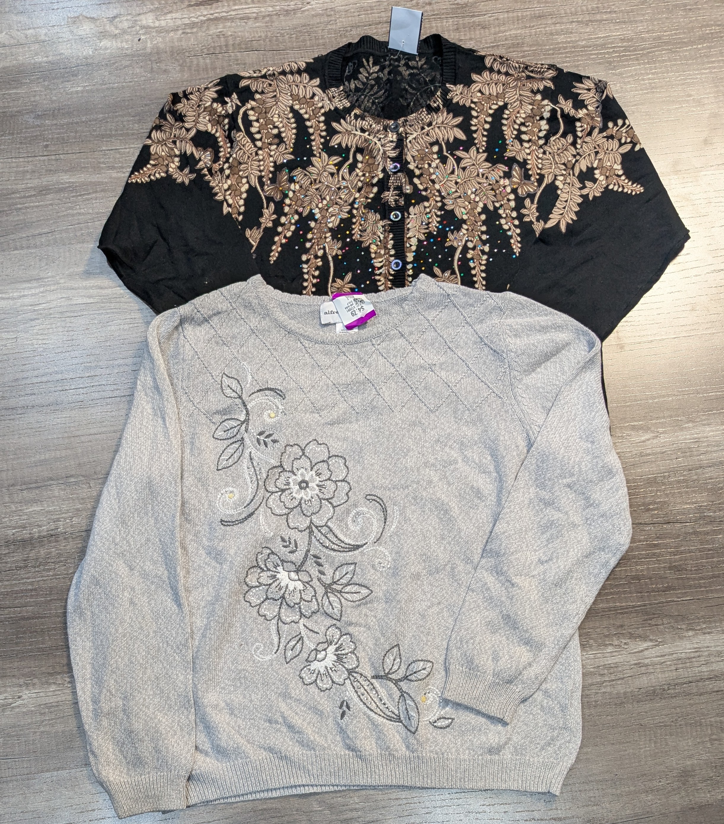 4046 - Unbranded Embroidery Sweater