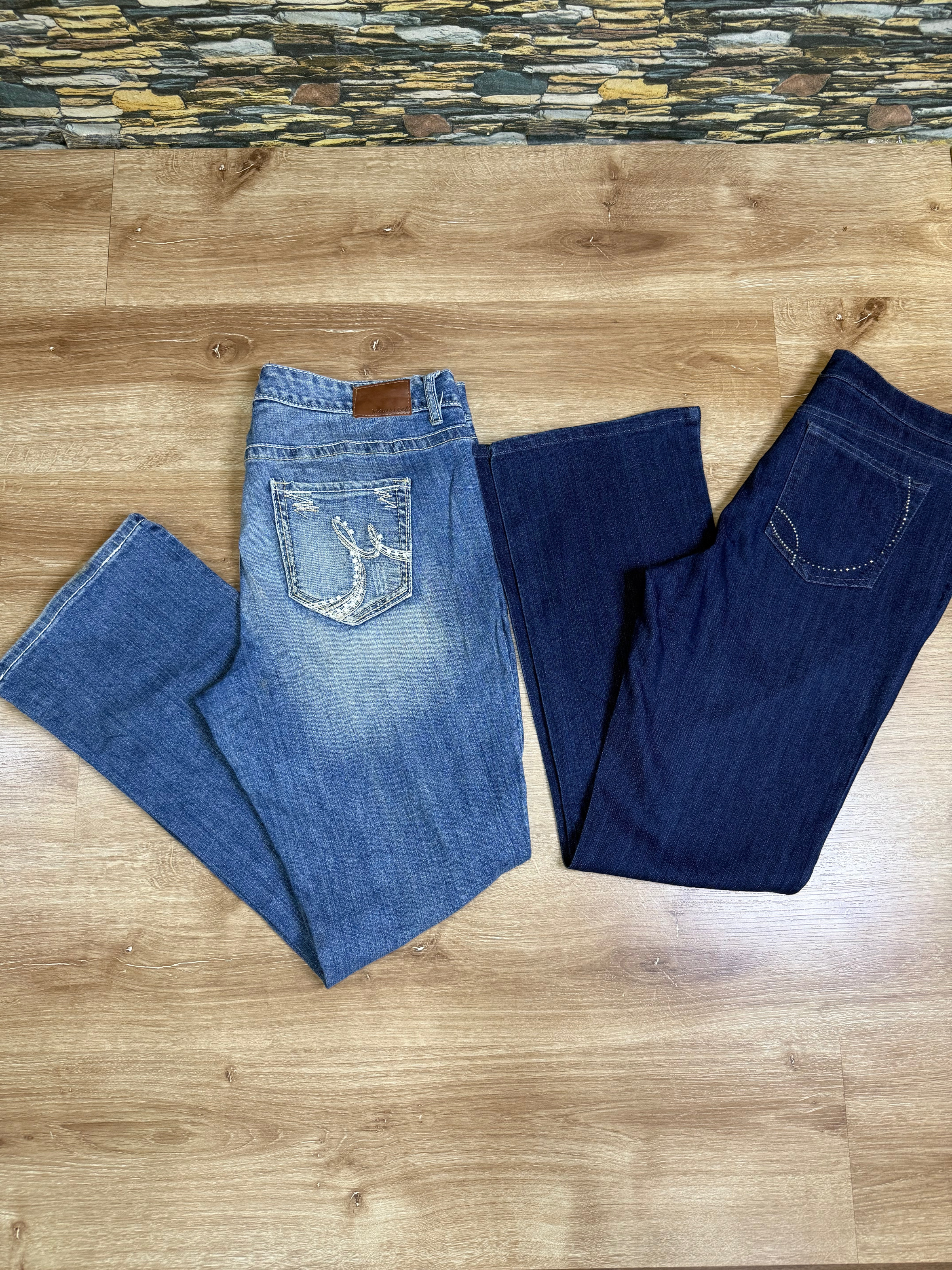 AV-1101 Unbranded Flare Jeans