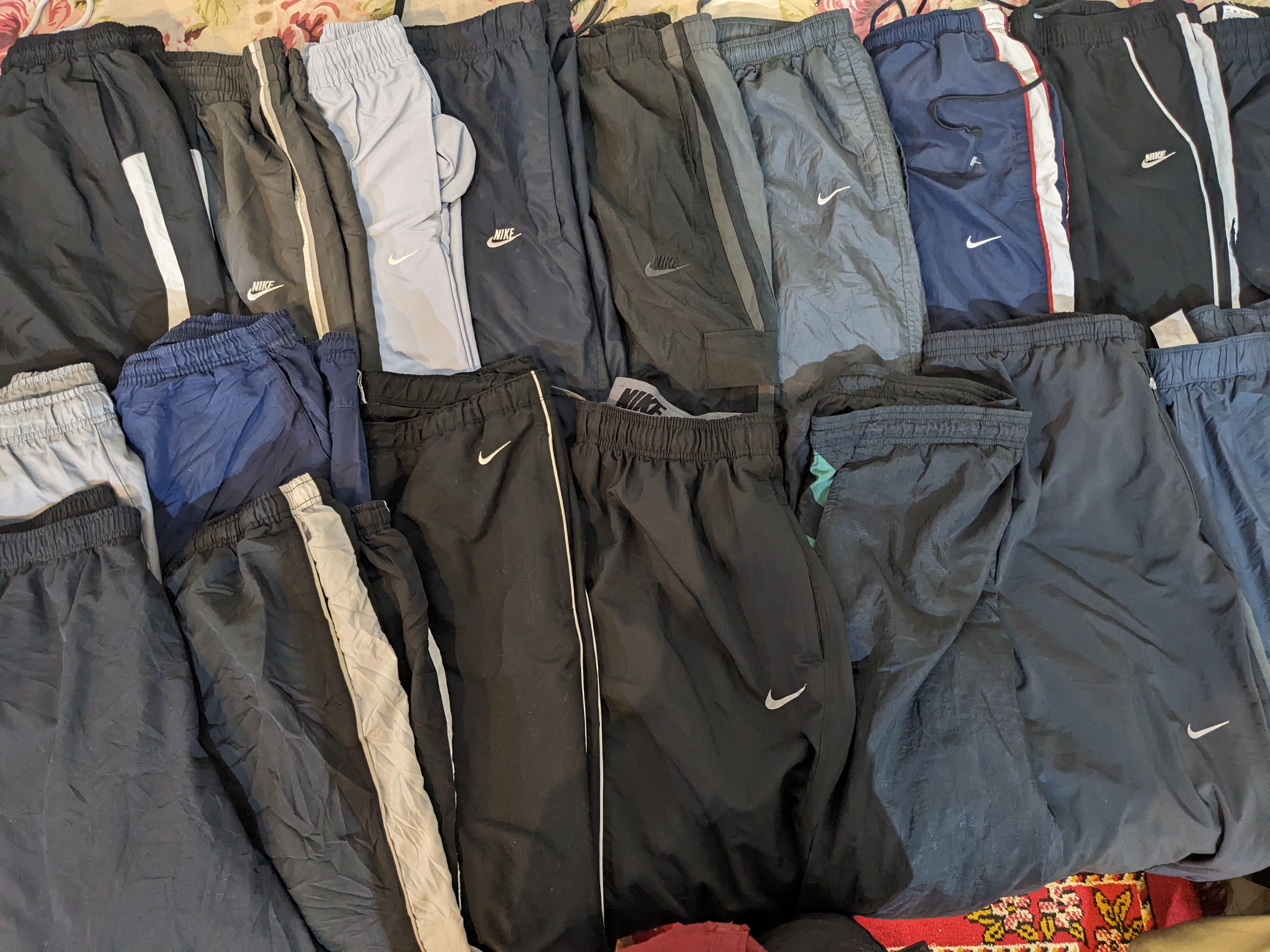 プレミアム品質のNikeトラックパンツ