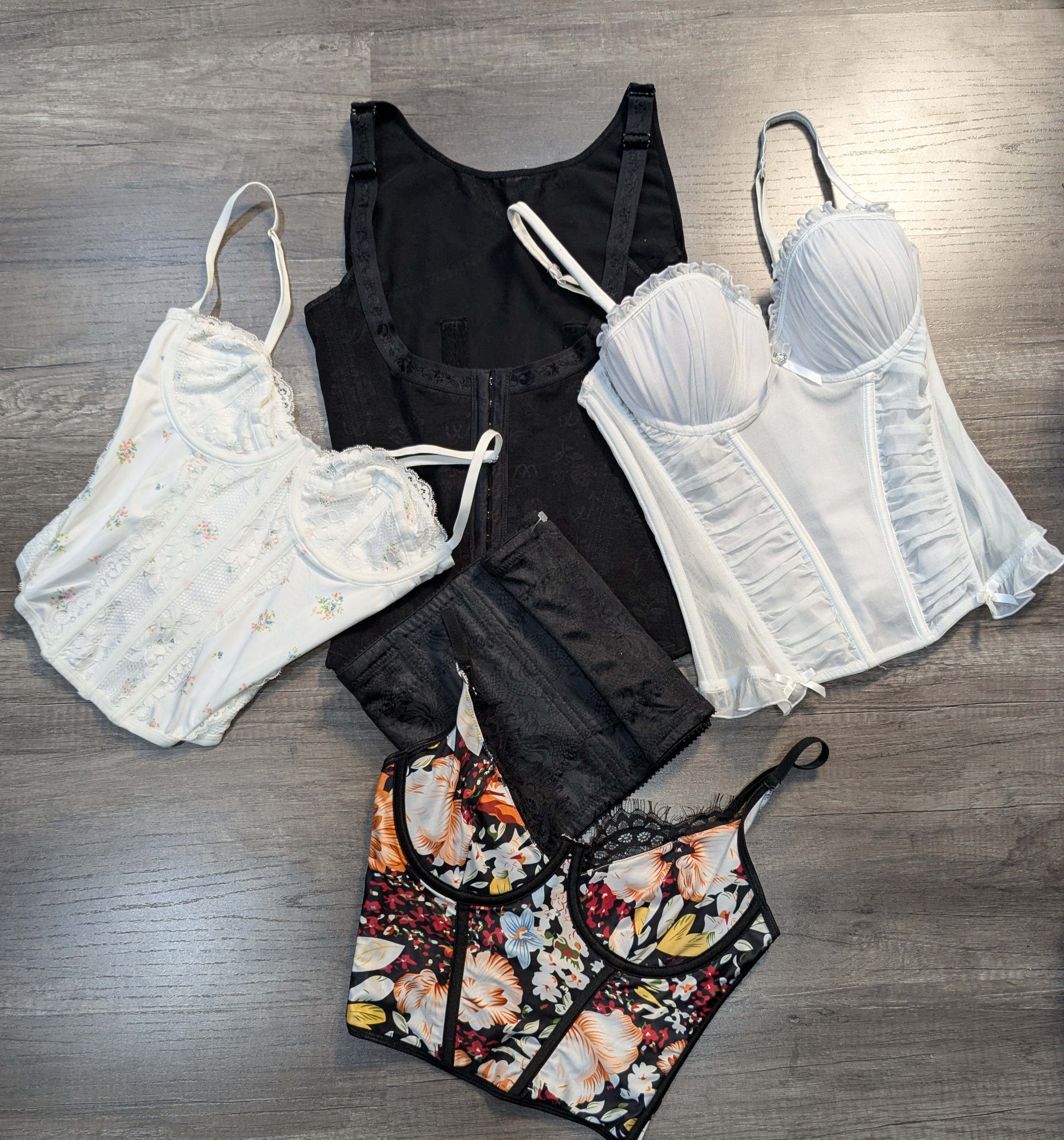 4067 - Corsets de style Y2K