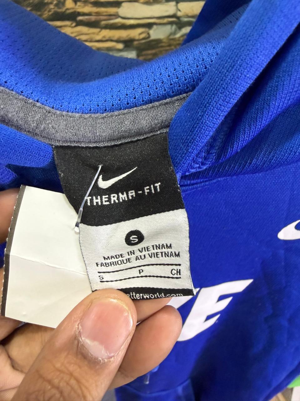 AV-1114 Nike Hoodies & Sweatshirts