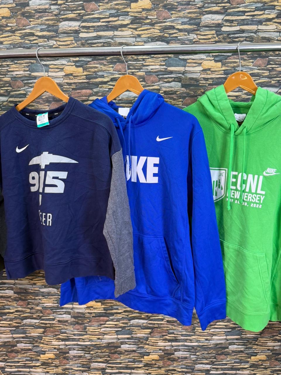AV-1114 Nike Hoodies & Sweatshirts