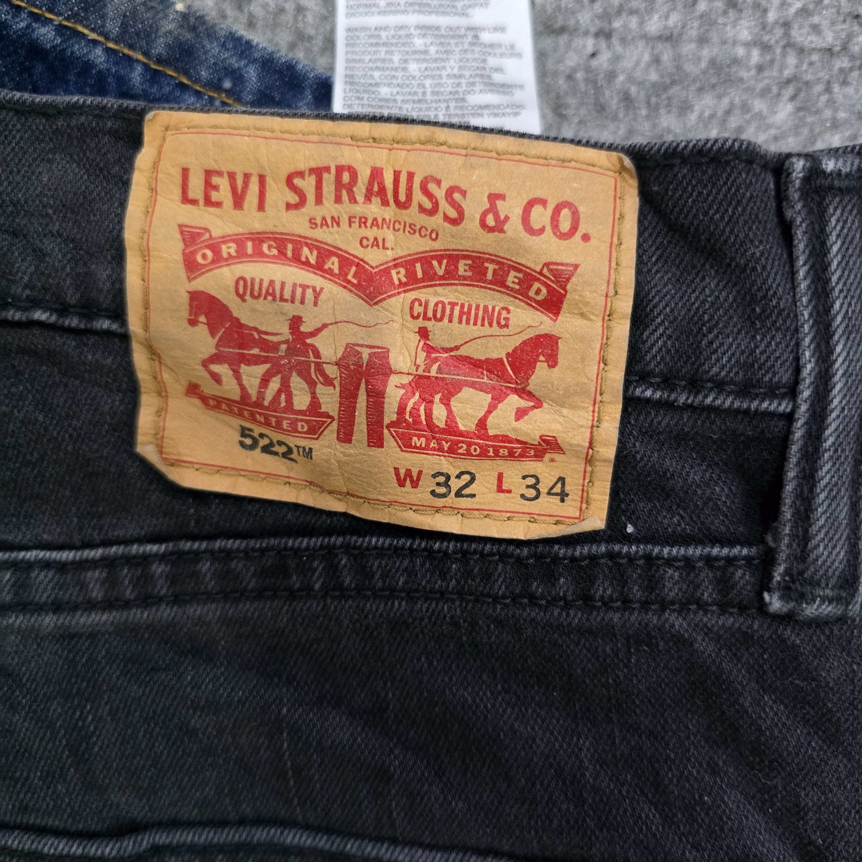 AV-1100 Levi’s Jeans